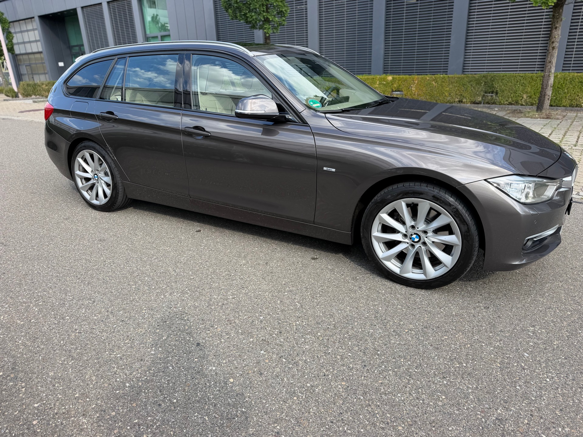 BMW 328i xDrive Touring Sport Line-image-3