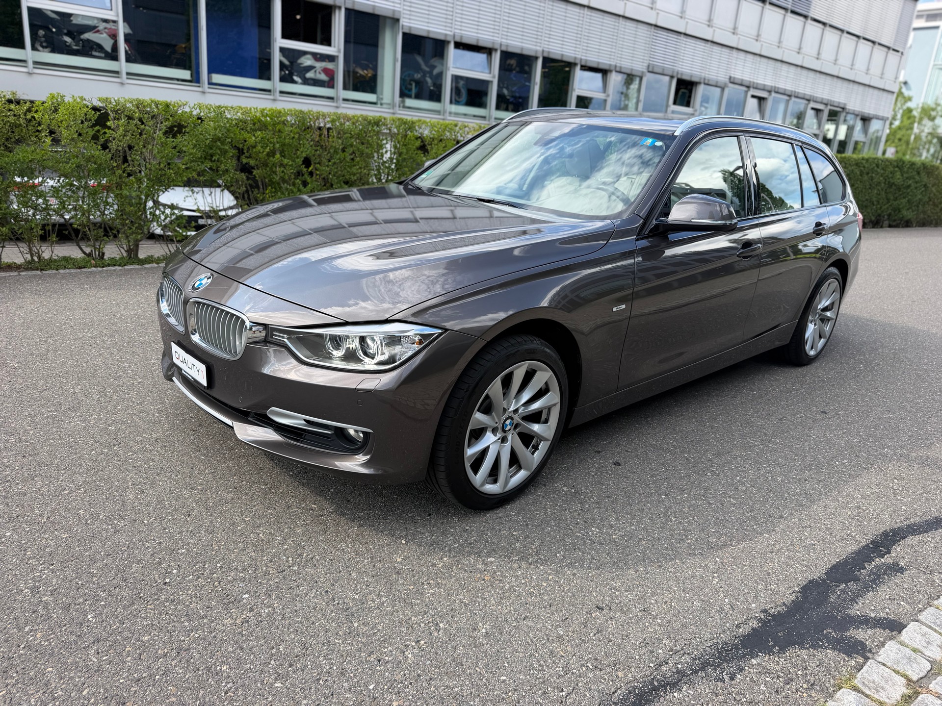 BMW 328i xDrive Touring Sport Line-image-0