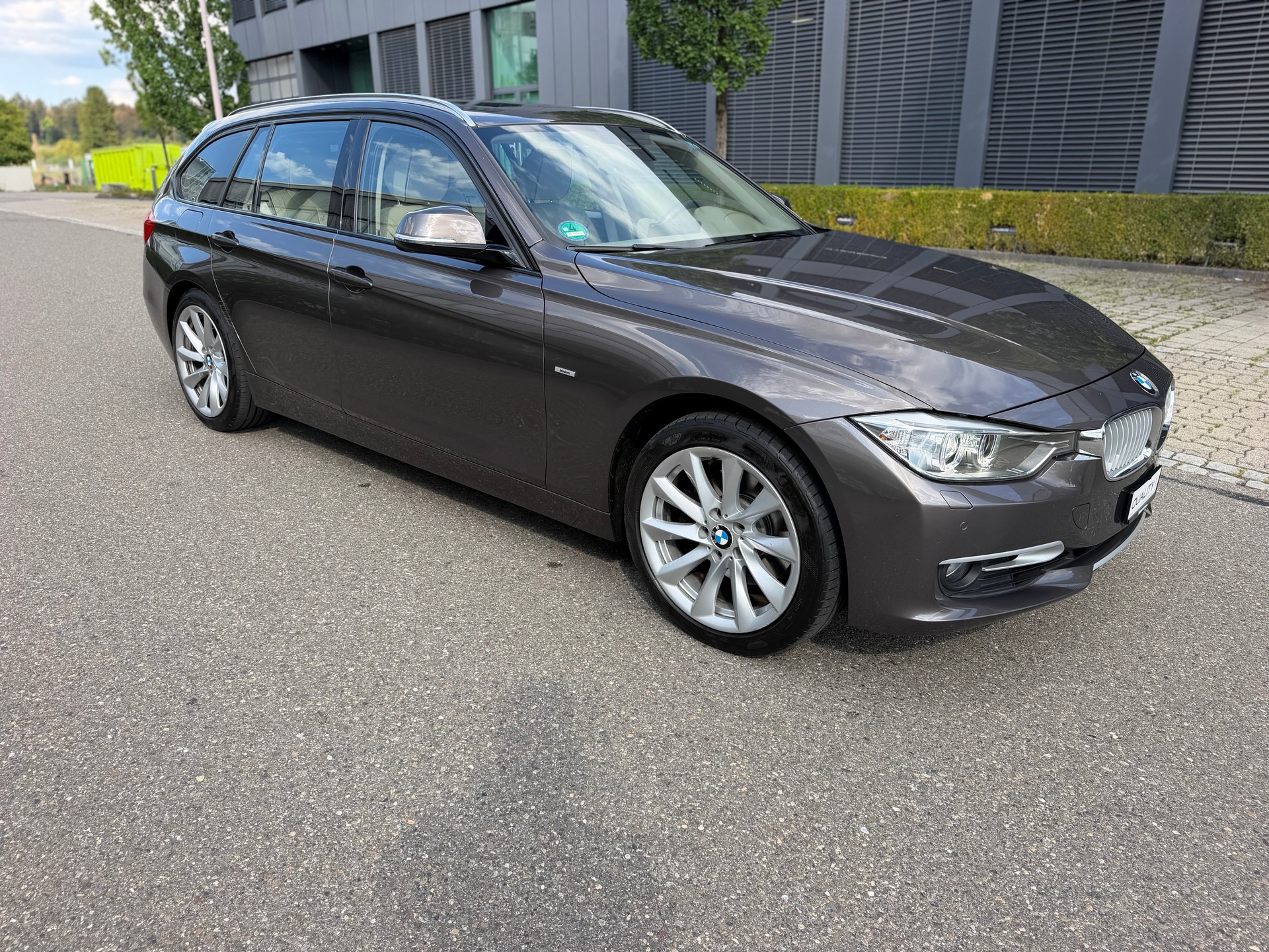 BMW 328i xDrive Touring Sport Line-image-2