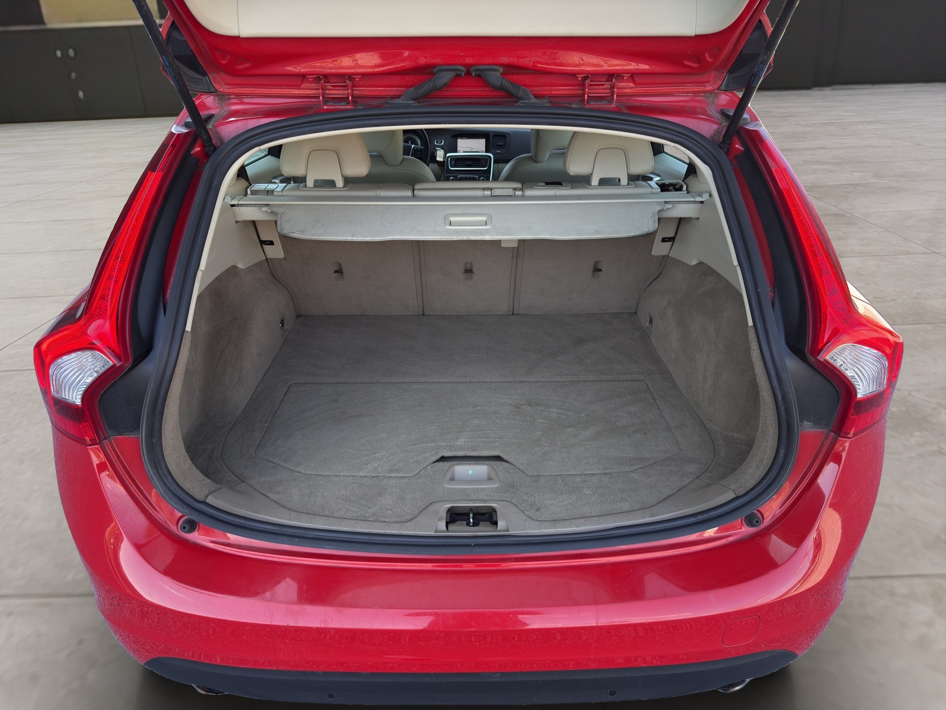 VOLVO V60 2.4 D5 Summum-image-13