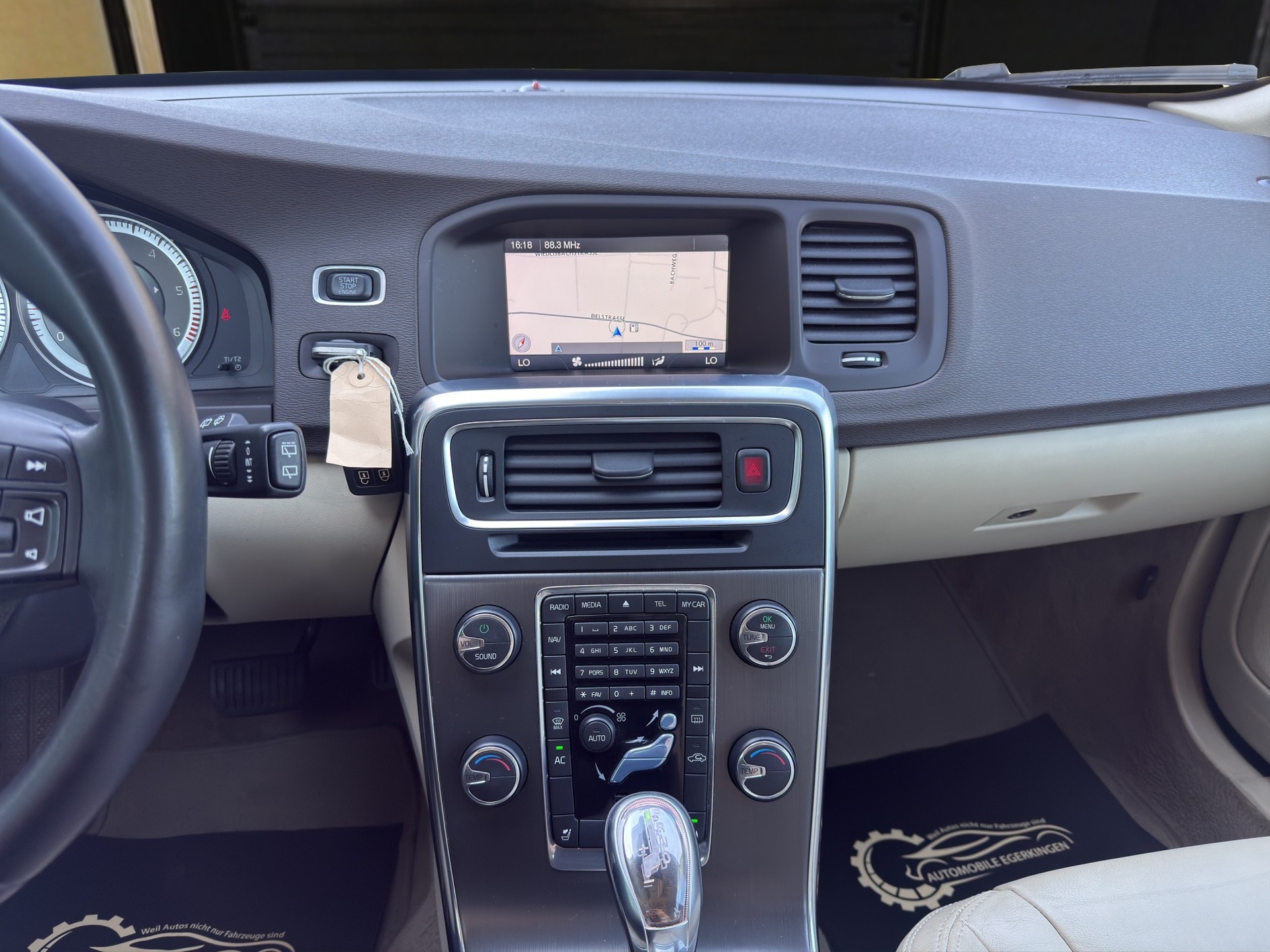 VOLVO V60 2.4 D5 Summum-image-14