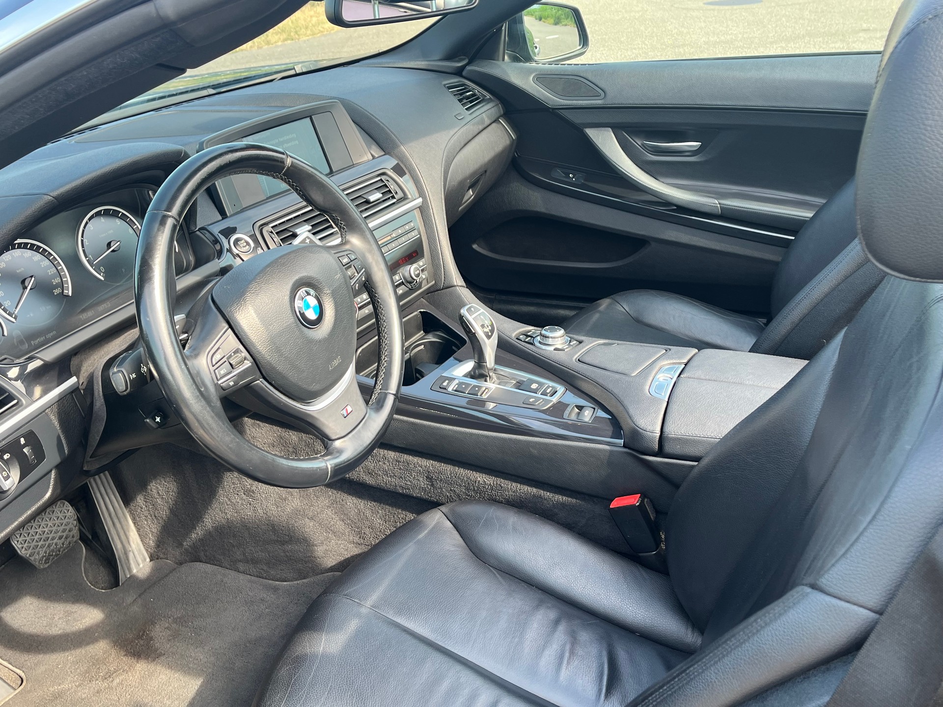 BMW 640i Cabrio-image-15
