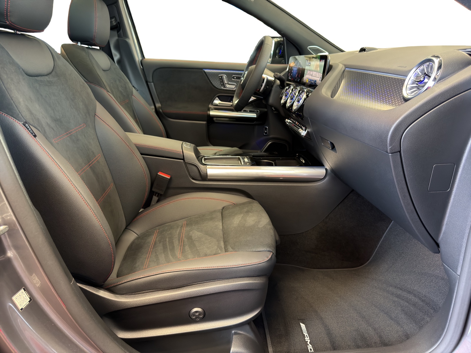 MERCEDES-BENZ GLA 250 4Matic Swiss Star-image-12