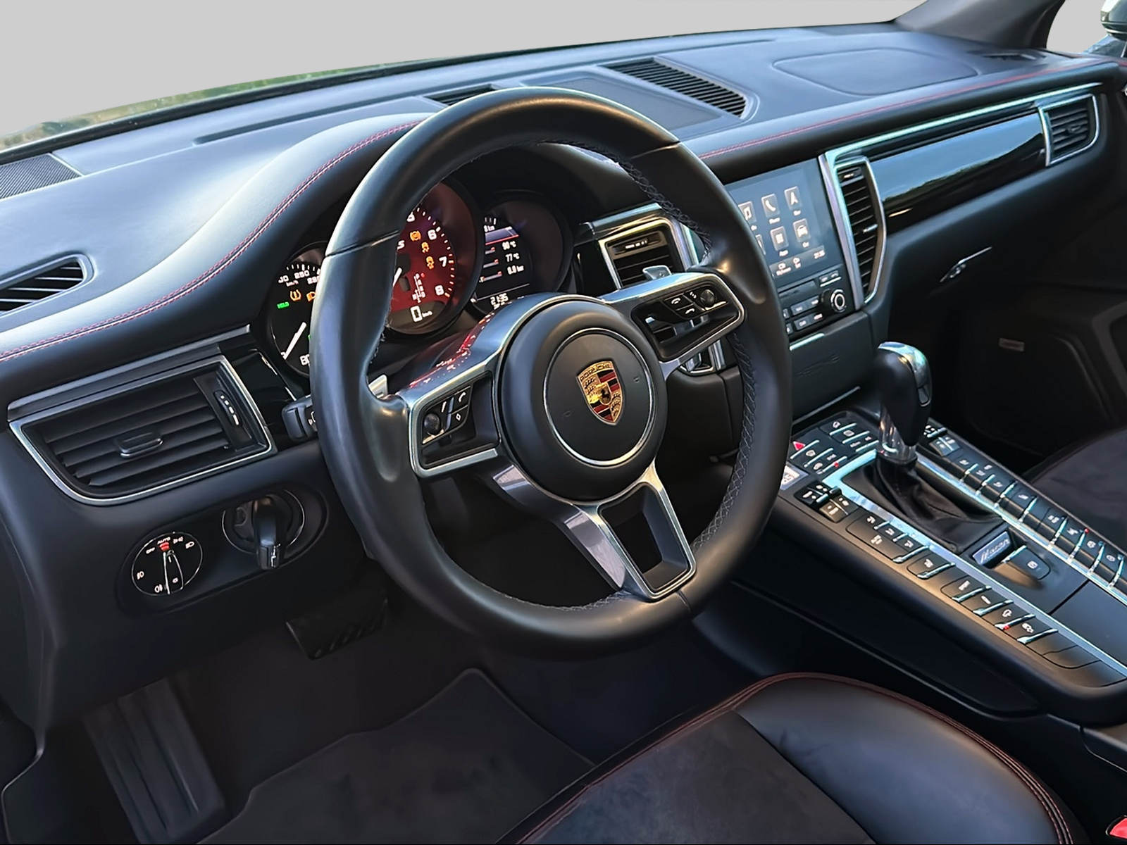 PORSCHE Macan GTS PDK-image-10
