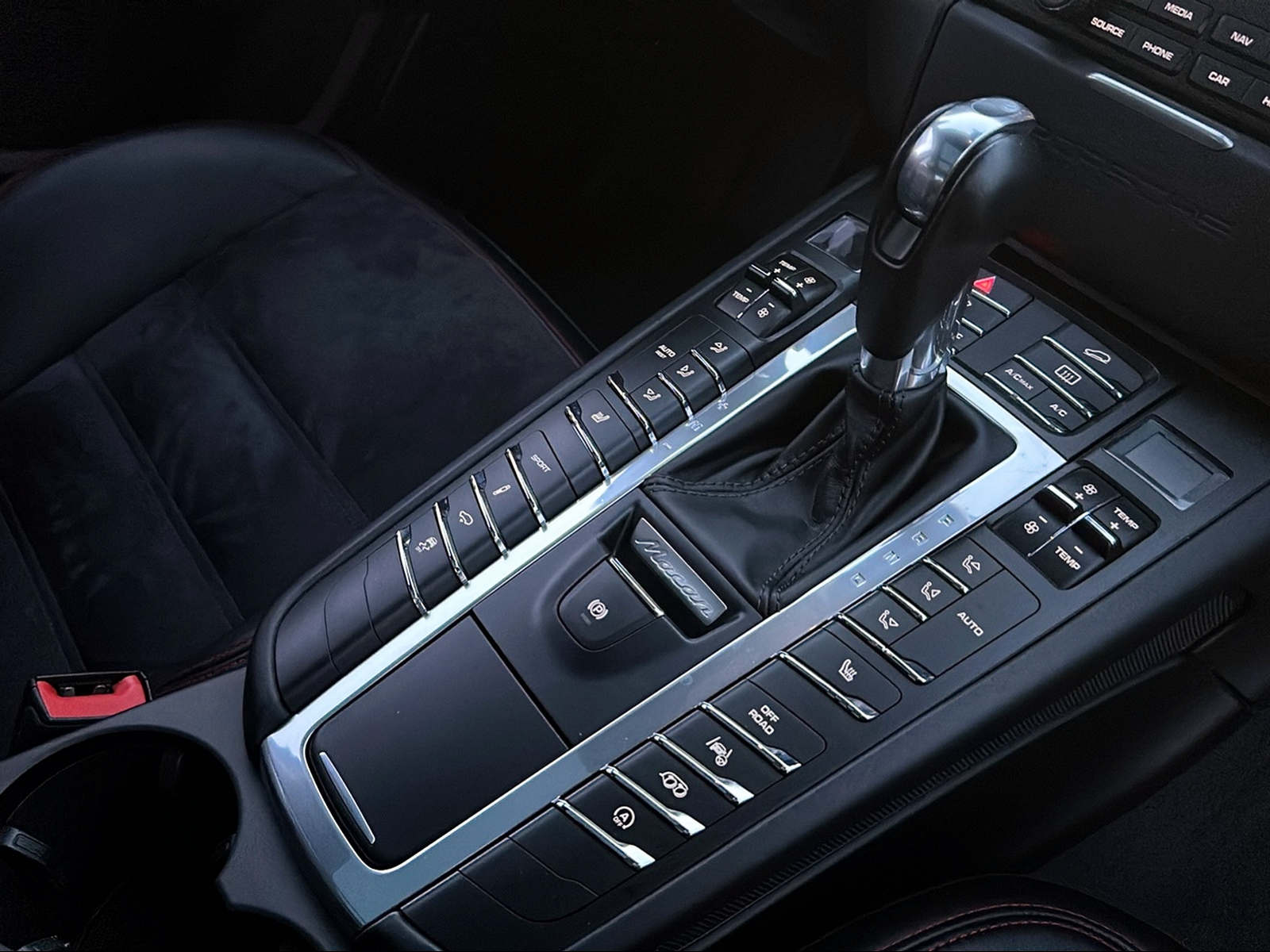 PORSCHE Macan GTS PDK-image-13