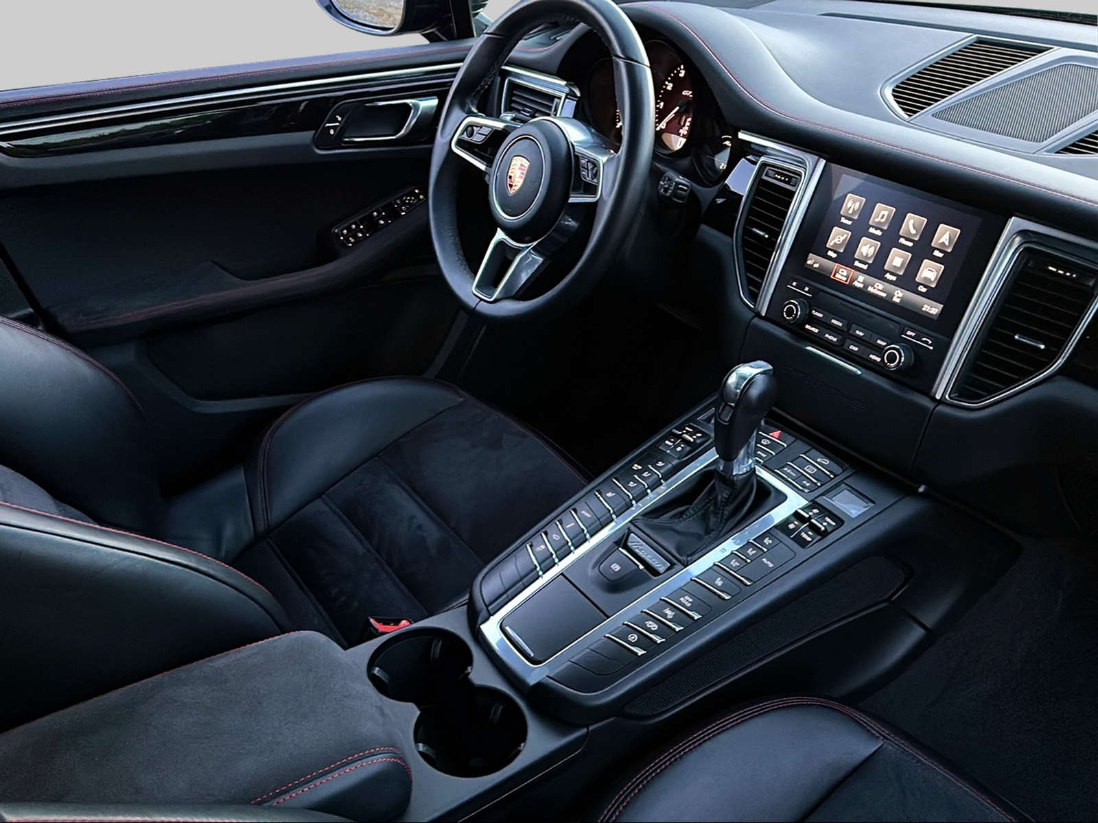 PORSCHE Macan GTS PDK-image-17