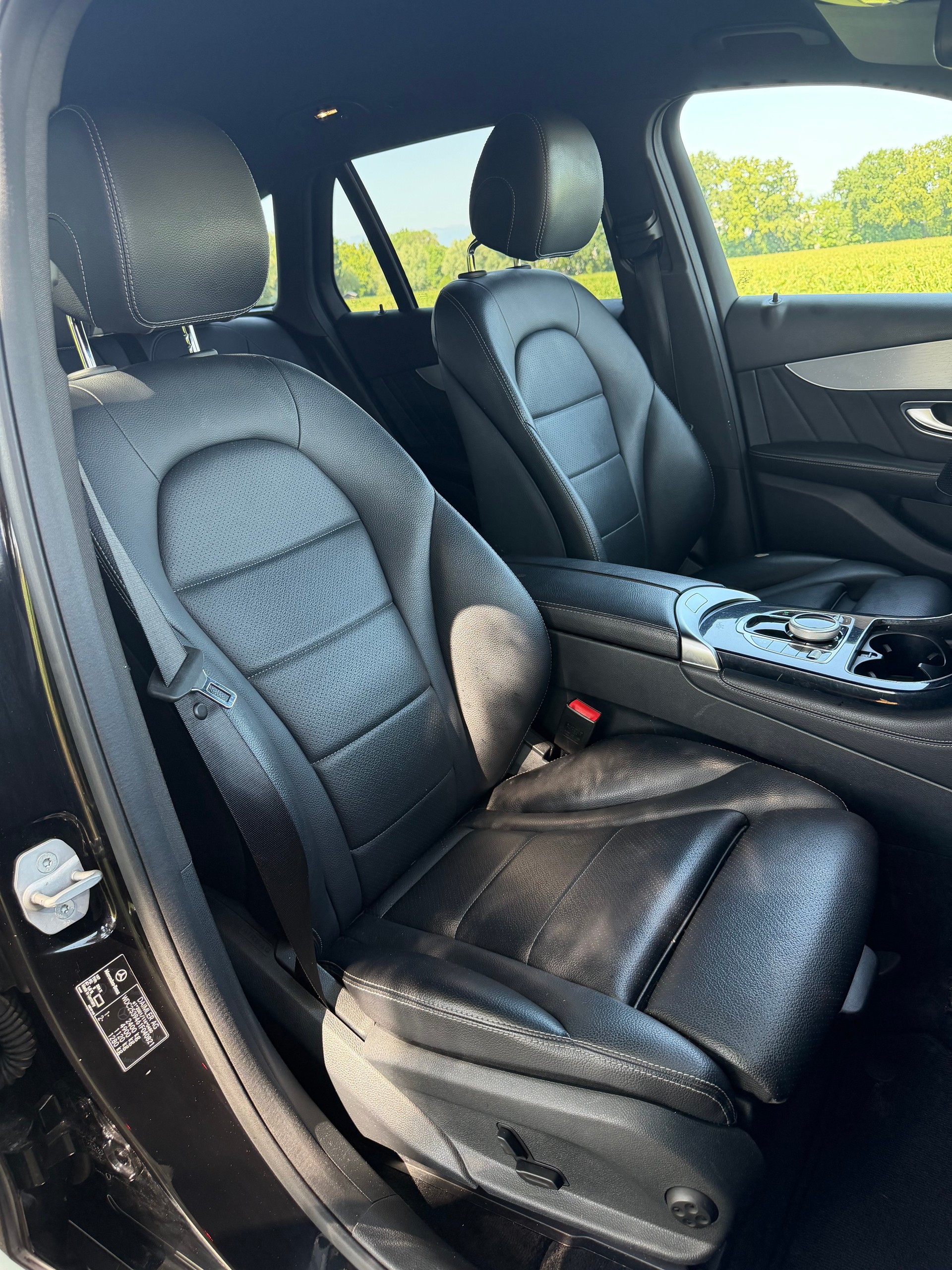 MERCEDES-BENZ GLC 250 AMG Line 4Matic 9G-Tronic-image-15