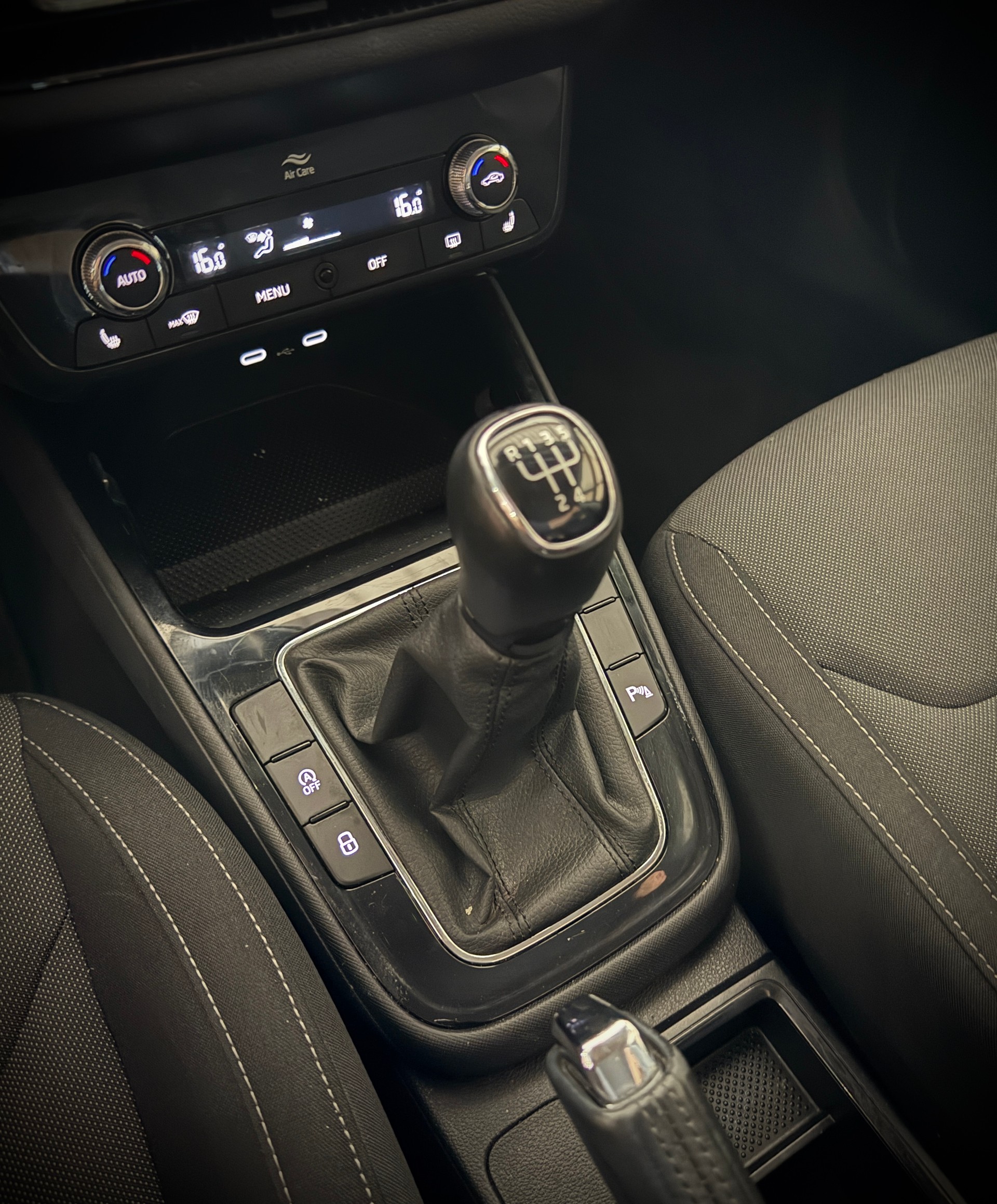 SKODA Fabia 1.0 TSI Ambition-image-6
