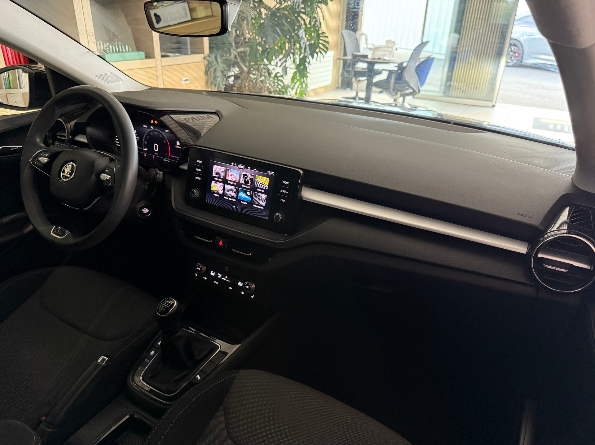 SKODA Fabia 1.0 TSI Ambition-image-7