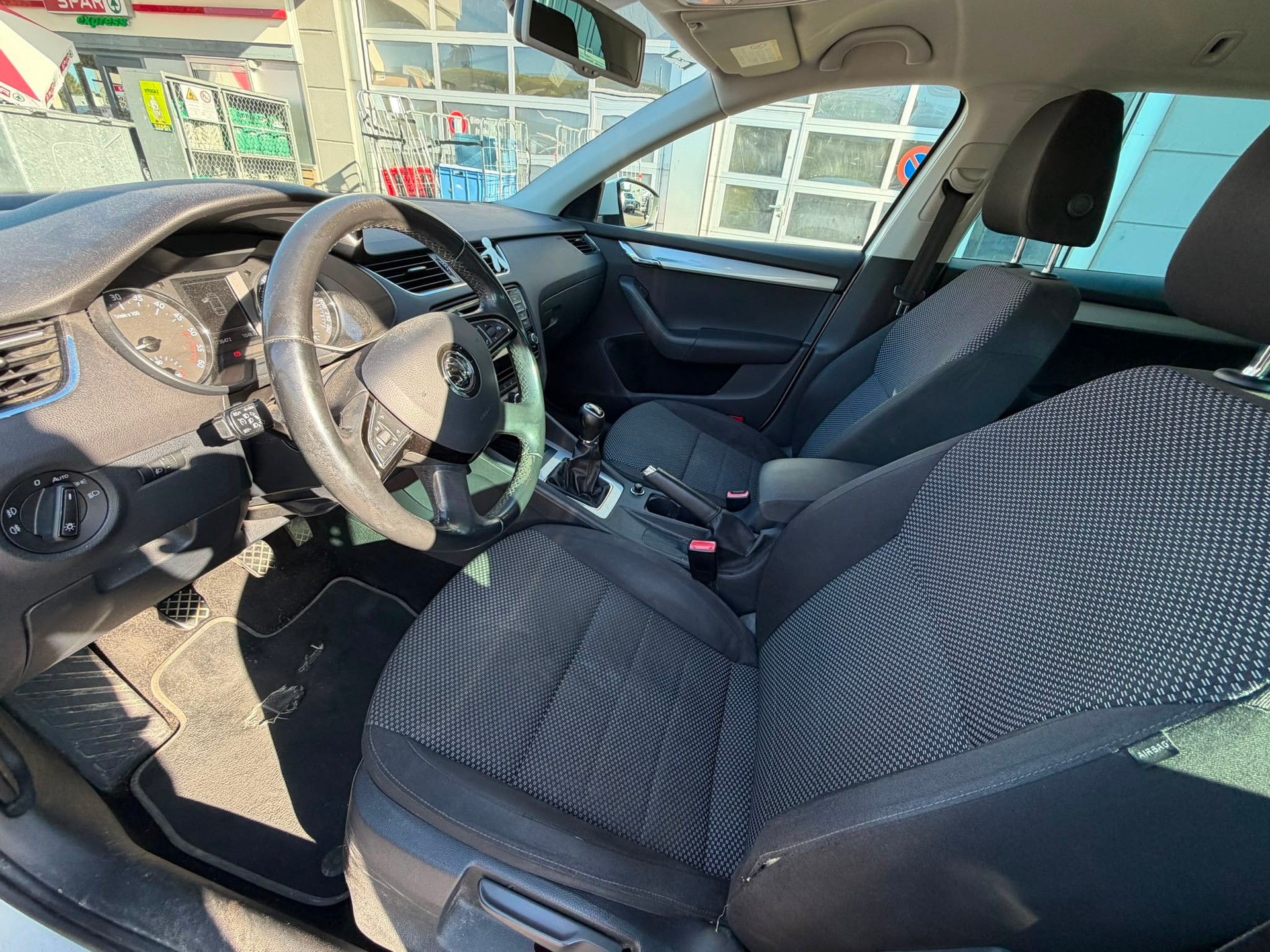 SKODA Octavia Combi 2.0 TDI Ambition 4x4-image-11