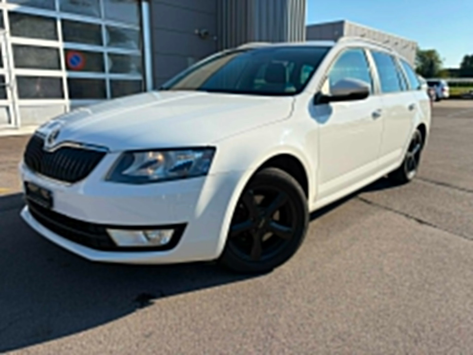 SKODA Octavia Combi 2.0 TDI Ambition 4x4-image-0