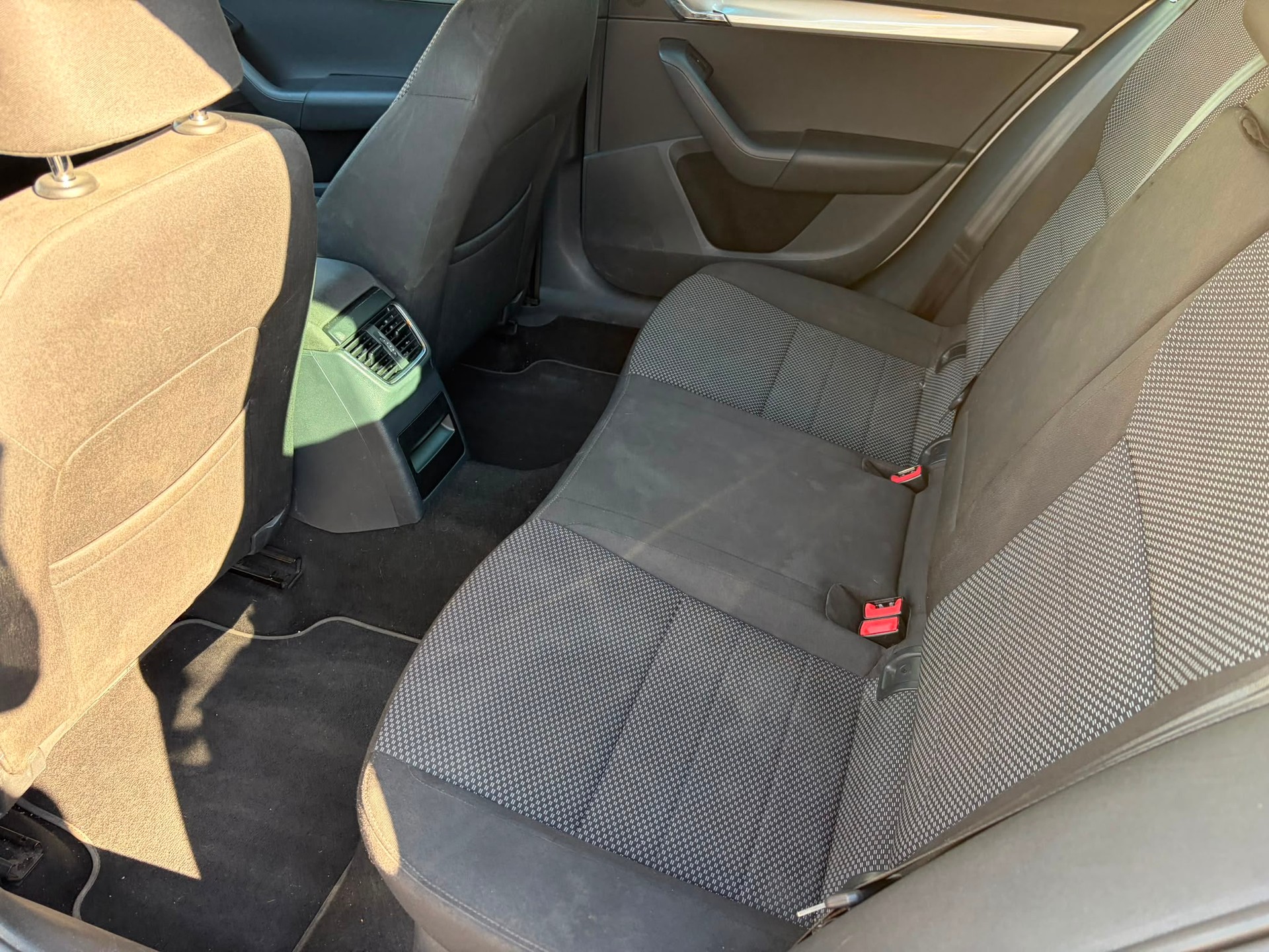 SKODA Octavia Combi 2.0 TDI Ambition 4x4-image-13