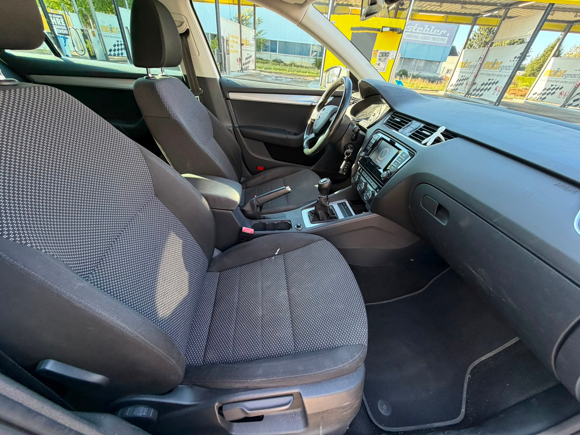 SKODA Octavia Combi 2.0 TDI Ambition 4x4-image-12