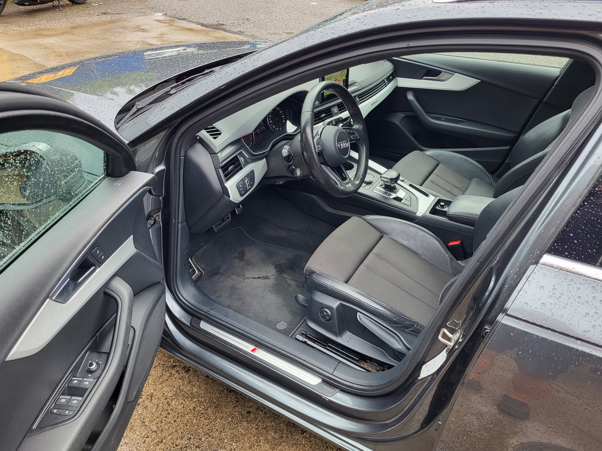 AUDI A4 Avant 2.0 TDI Sport quattro S-tronic-image-12