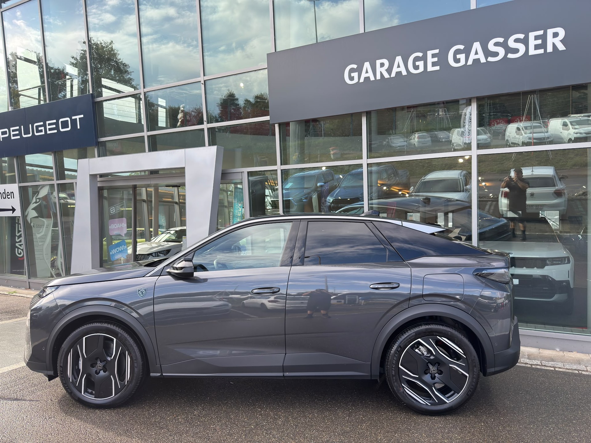 PEUGEOT 3008 PHEV 1.6 225 PS e-DCS7 Plug-in Hybrid GT Exclusive-showroom-element-2