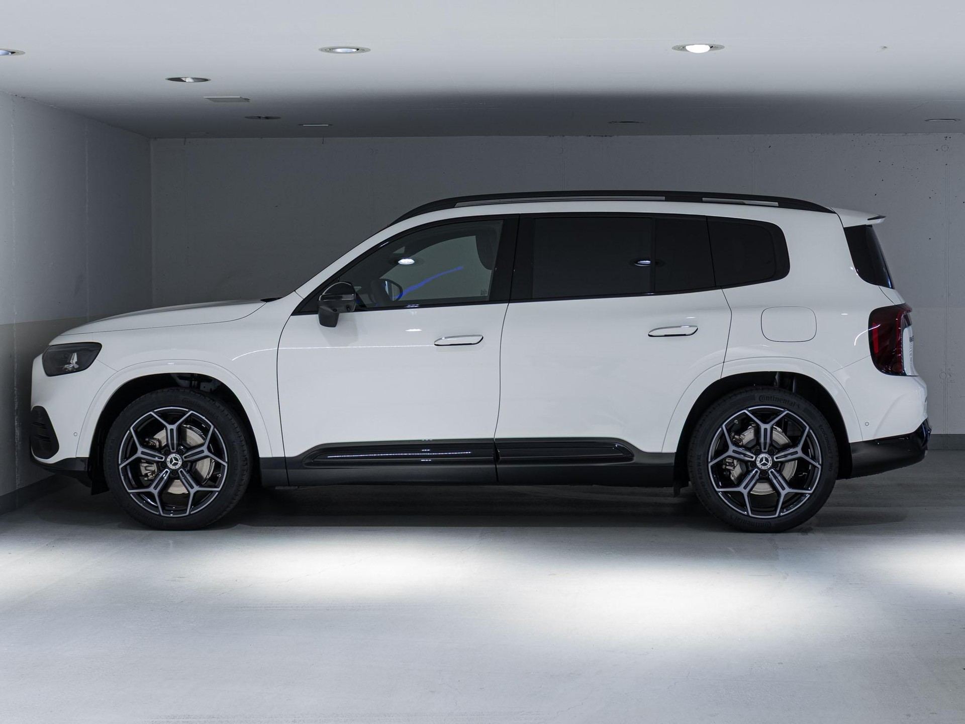 MERCEDES-BENZ GLB 220 4MATIC-image-4