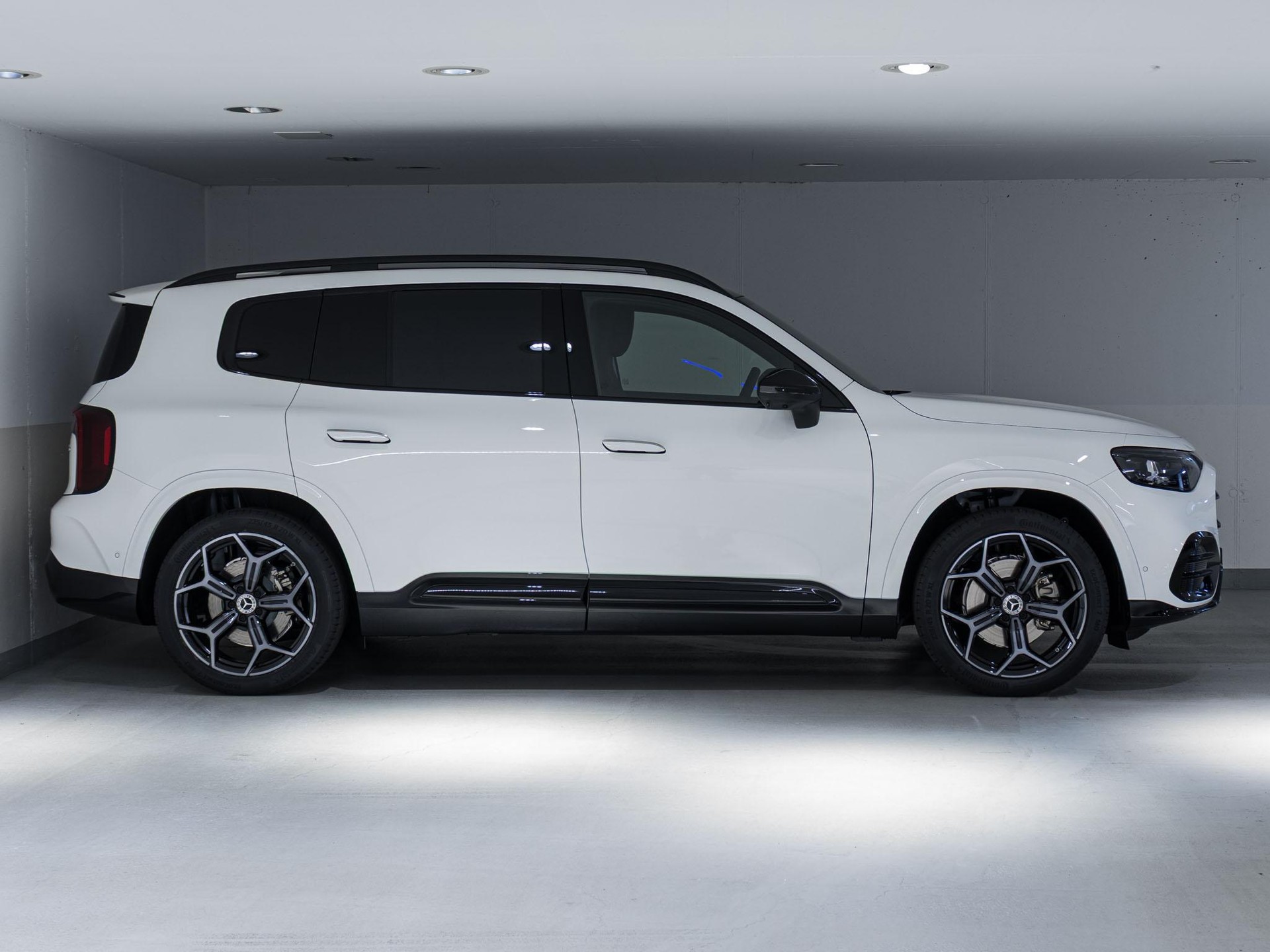 MERCEDES-BENZ GLB 220 4MATIC-image-1