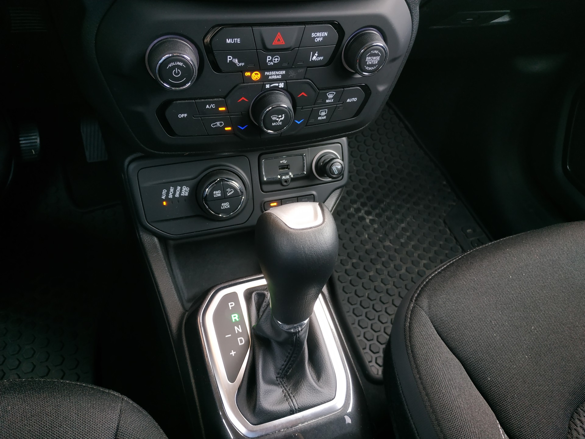 JEEP Renegade 1.3 T PHEV Limited AWD-image-16