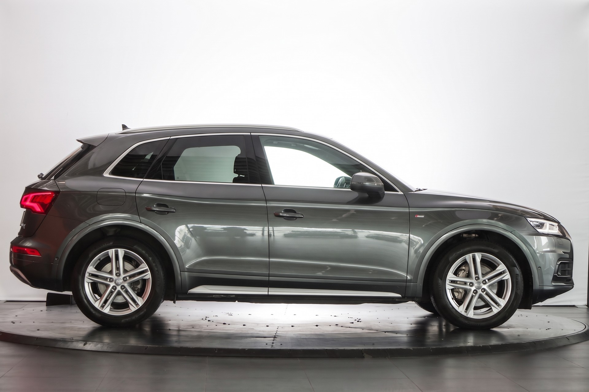 AUDI Q5 45 TFSI sport quattro S-tronic * Daytona * Pack S-Line-image-4
