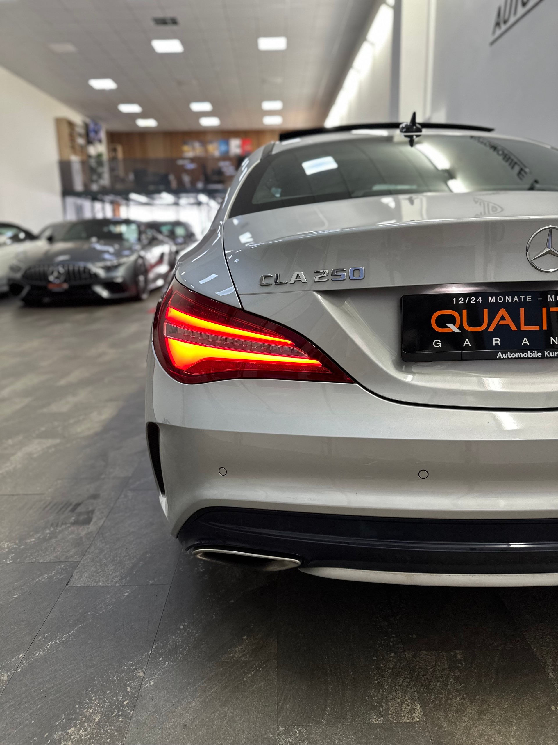 MERCEDES-BENZ CLA 250 AMG Line 7G-DCT 4Matic-image-5