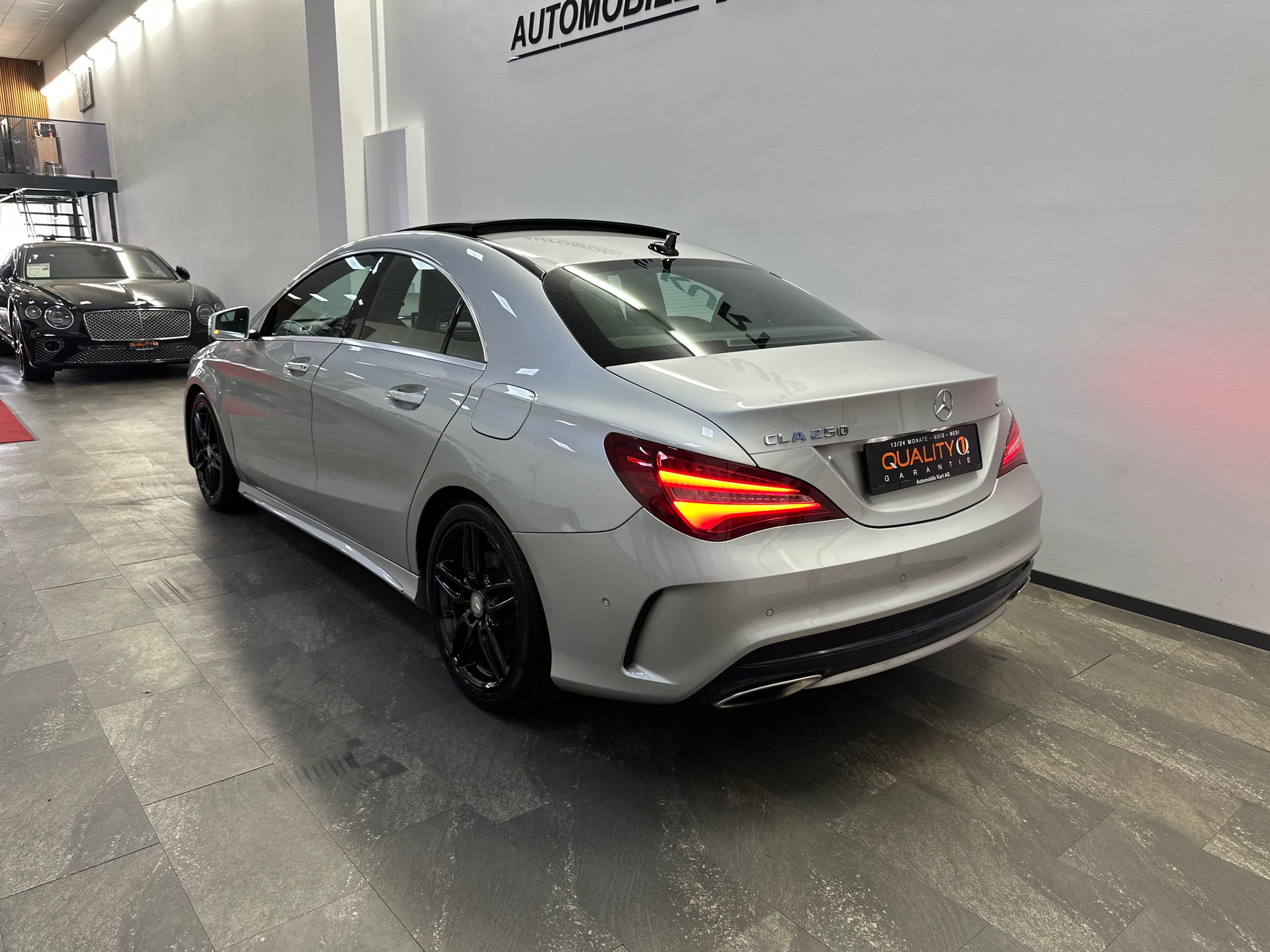MERCEDES-BENZ CLA 250 AMG Line 7G-DCT 4Matic-image-3
