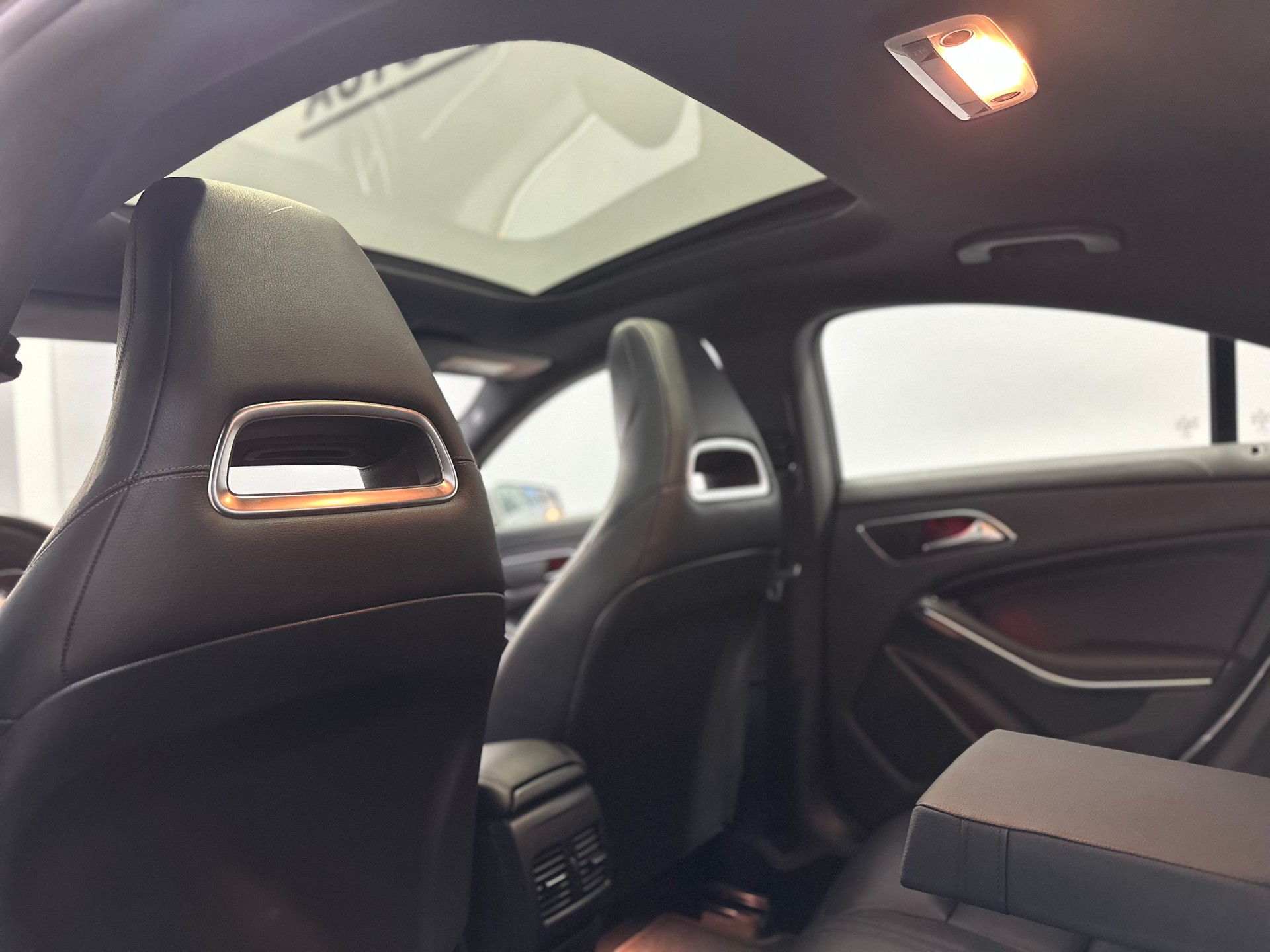 MERCEDES-BENZ CLA 250 AMG Line 7G-DCT 4Matic-image-13