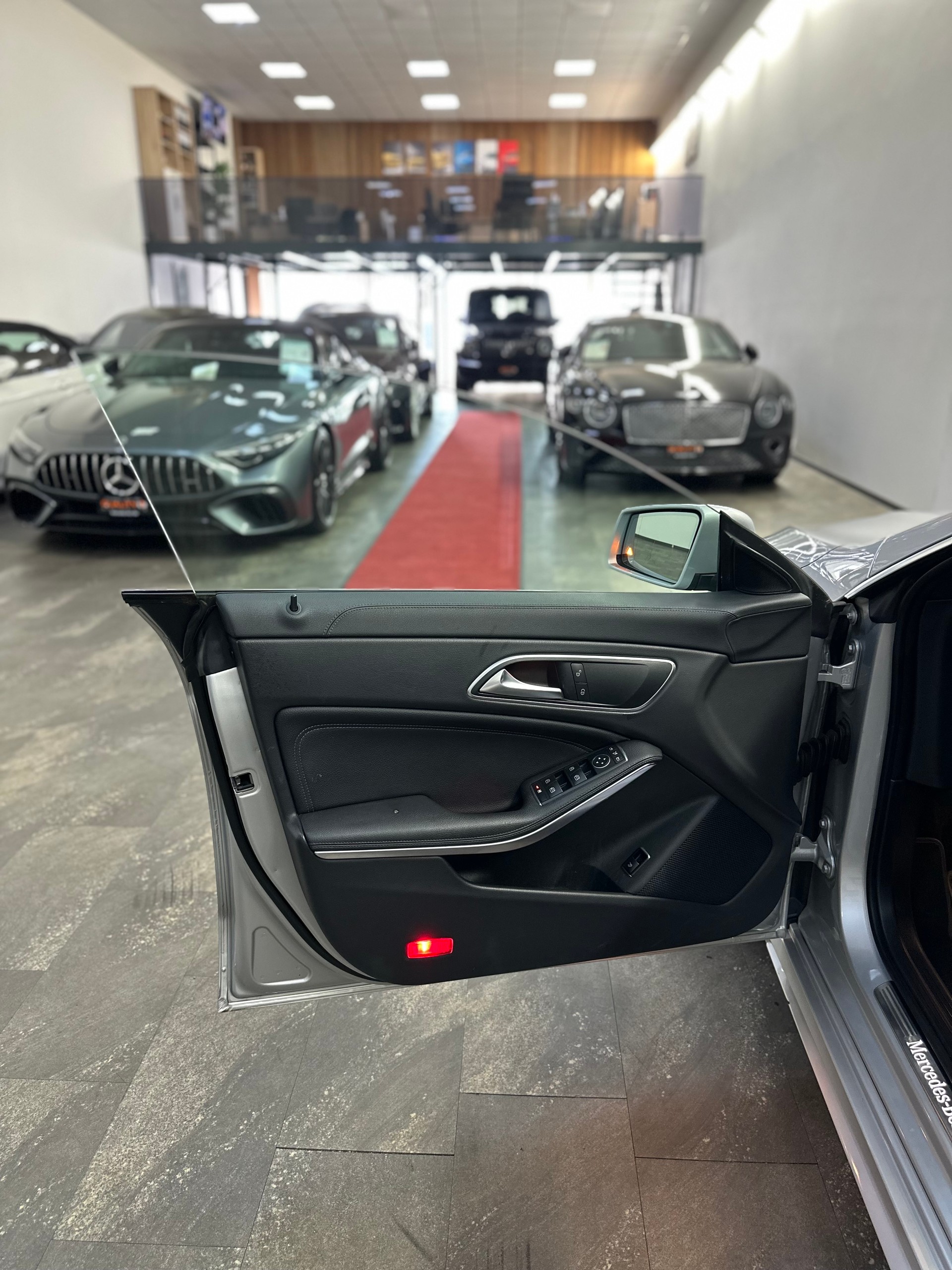 MERCEDES-BENZ CLA 250 AMG Line 7G-DCT 4Matic-image-18