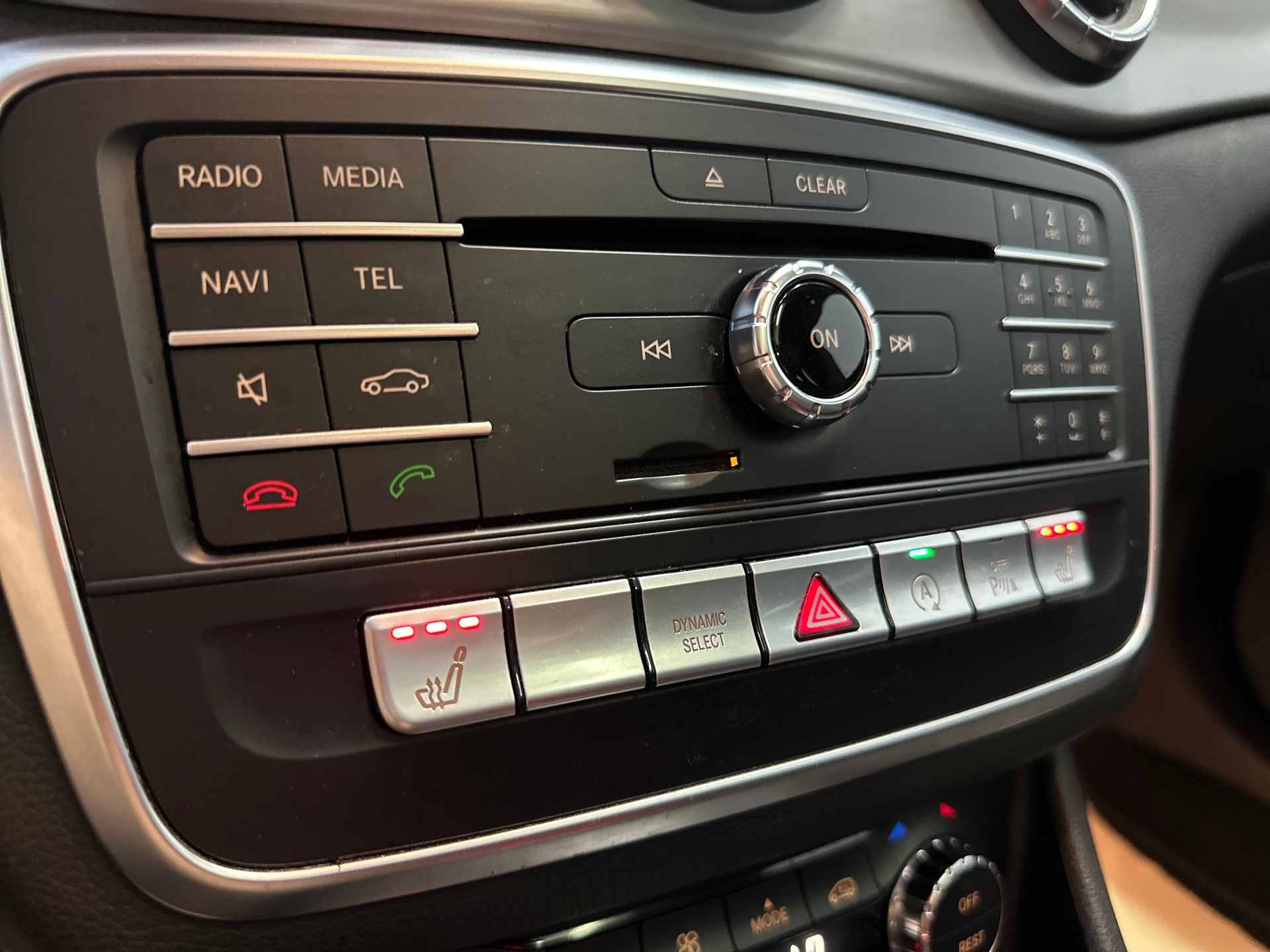 MERCEDES-BENZ CLA 250 AMG Line 7G-DCT 4Matic-image-16