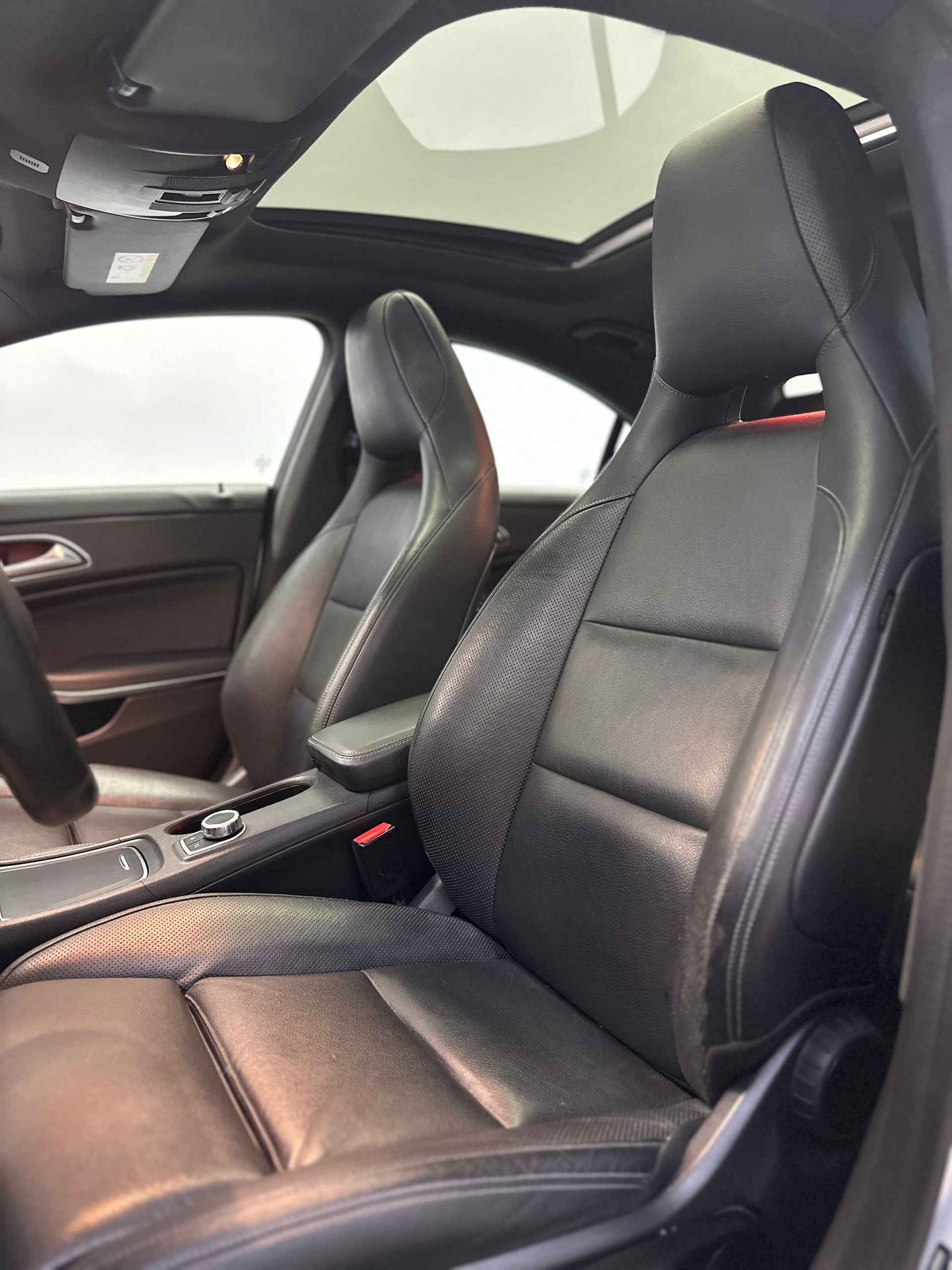MERCEDES-BENZ CLA 250 AMG Line 7G-DCT 4Matic-image-14