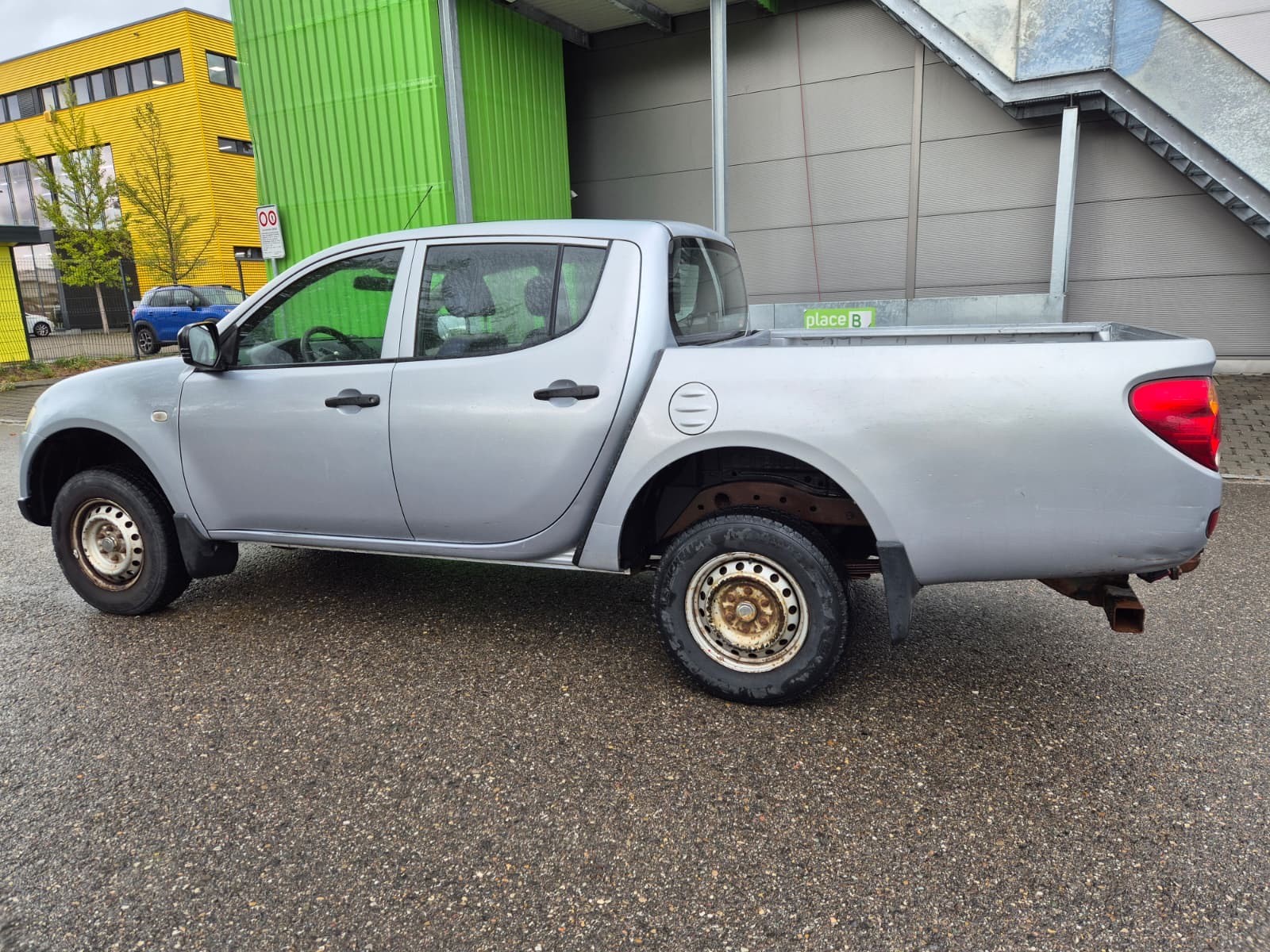 MITSUBISHI L 200 2.5 DID Invite Double Cab-image-3