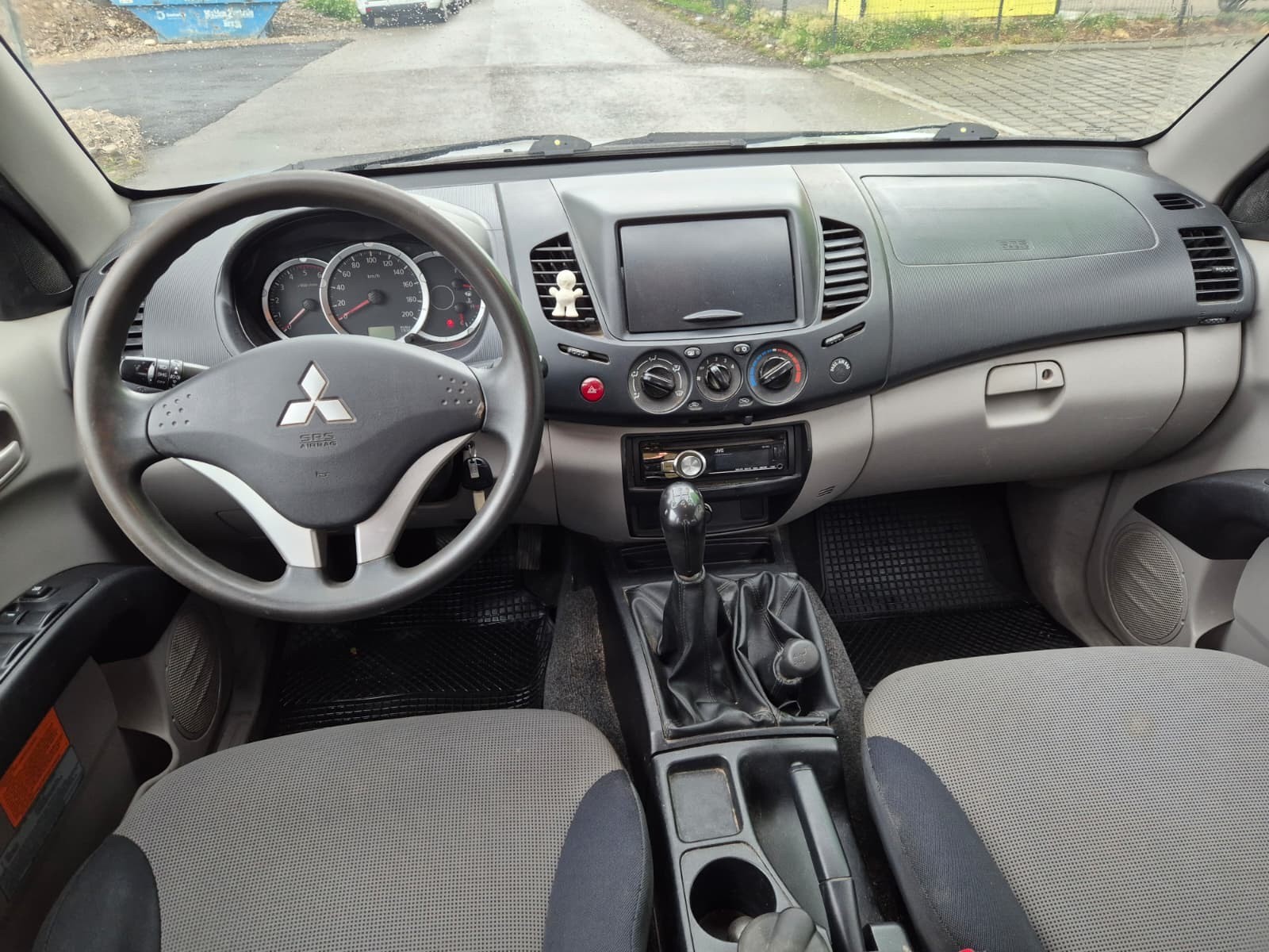 MITSUBISHI L 200 2.5 DID Invite Double Cab-image-7