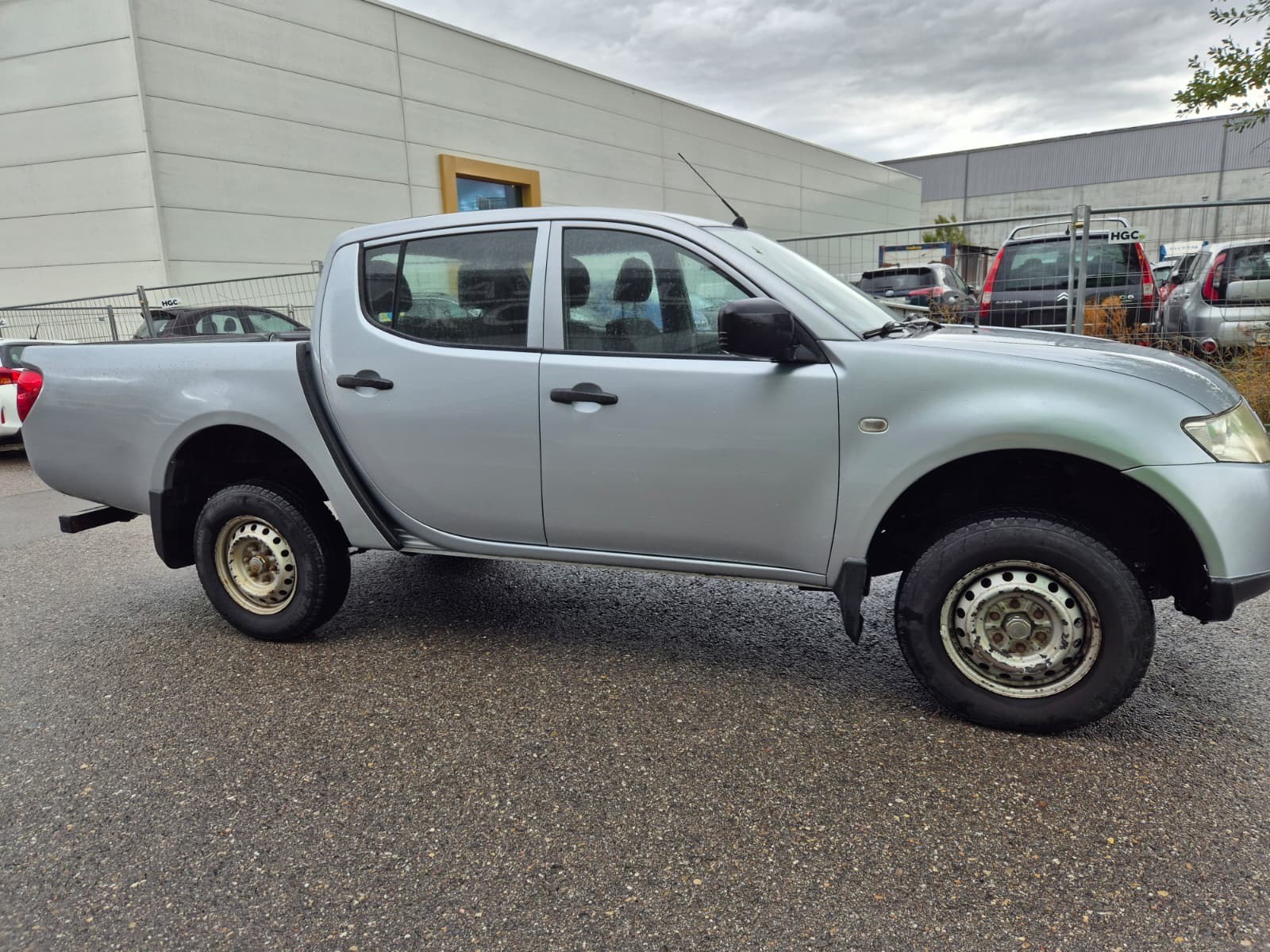 MITSUBISHI L 200 2.5 DID Invite Double Cab-image-2