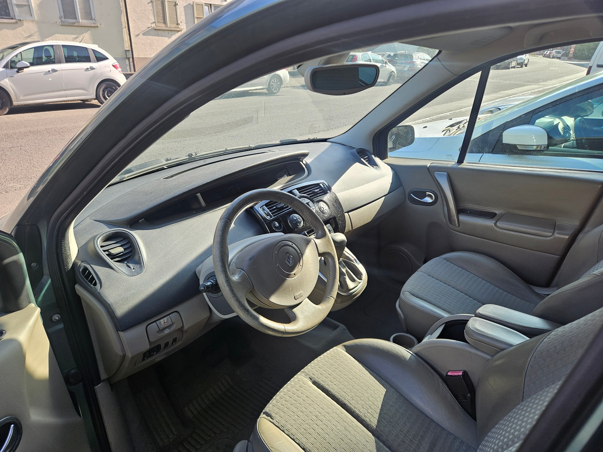 RENAULT Scénic 2.0 16V Dynamique-image-6