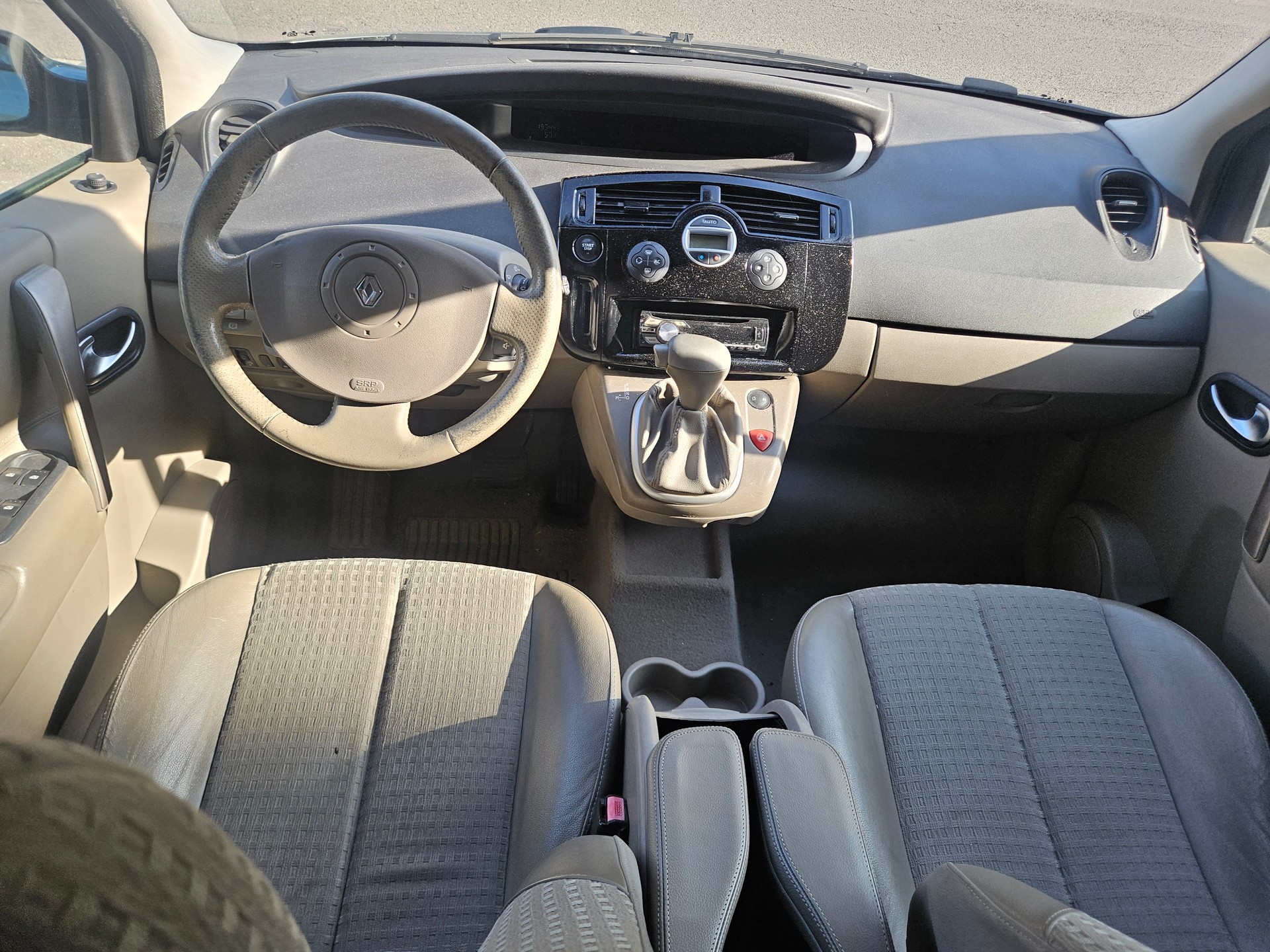 RENAULT Scénic 2.0 16V Dynamique-image-4