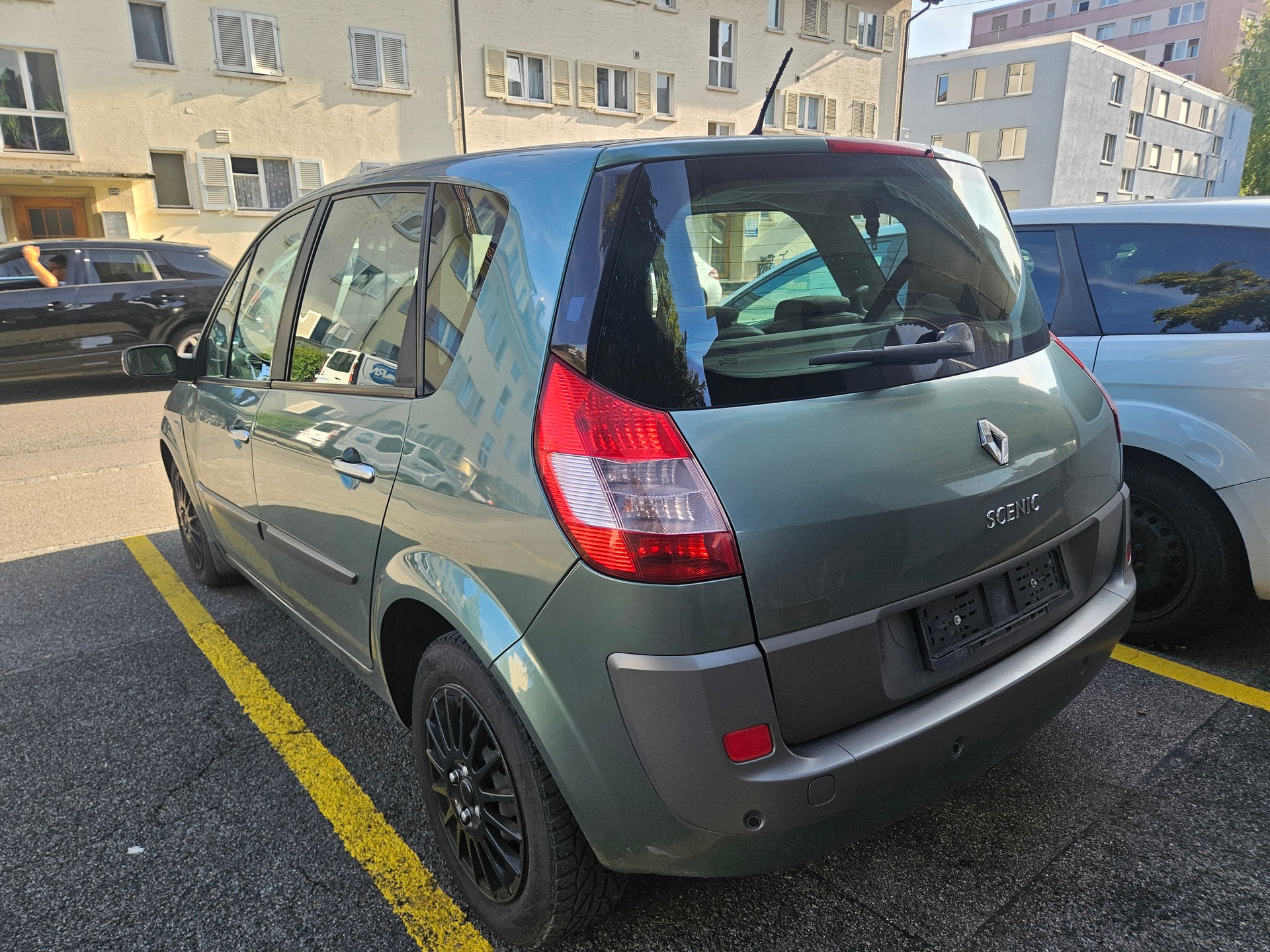 RENAULT Scénic 2.0 16V Dynamique-image-2