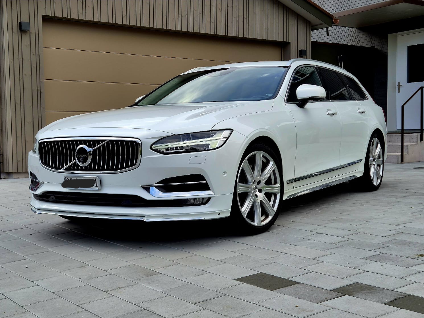 VOLVO 2.0 D5 Inscription AWD-image-0