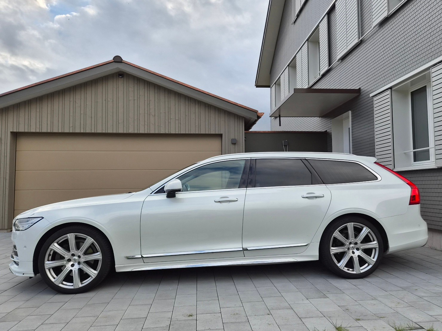 VOLVO 2.0 D5 Inscription AWD-image-1