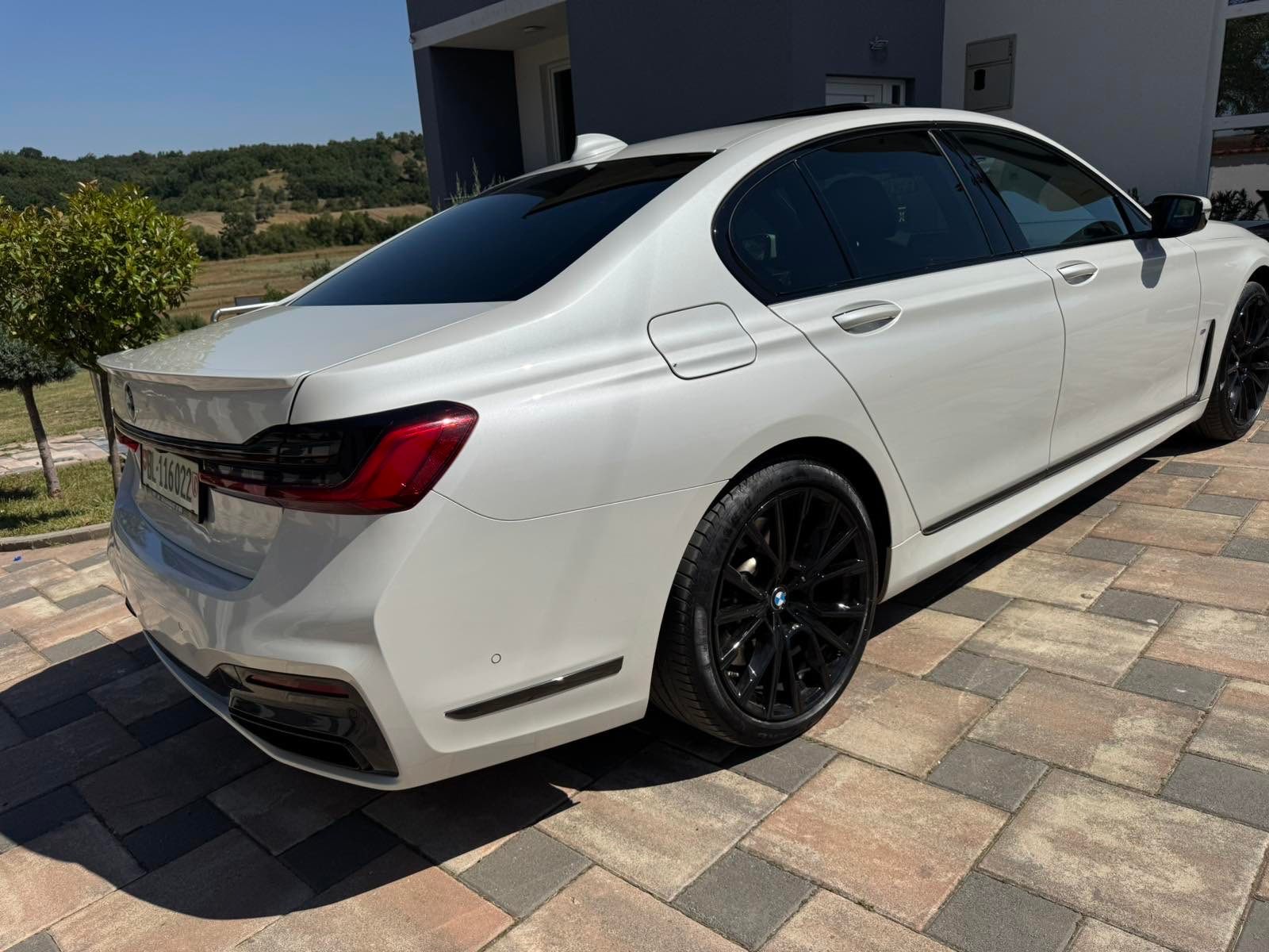 BMW 730d xDrive-image-2