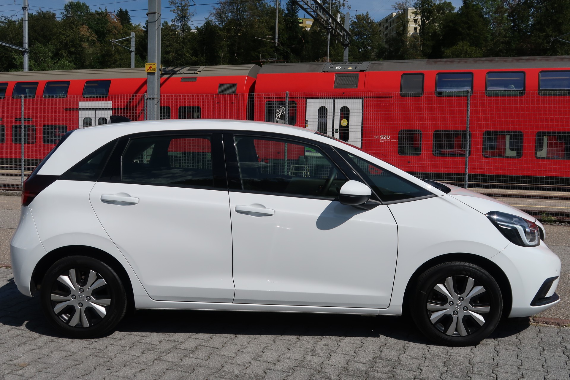 HONDA Jazz 1.5i-MMD Elegance E-CVT-showroom-element-3