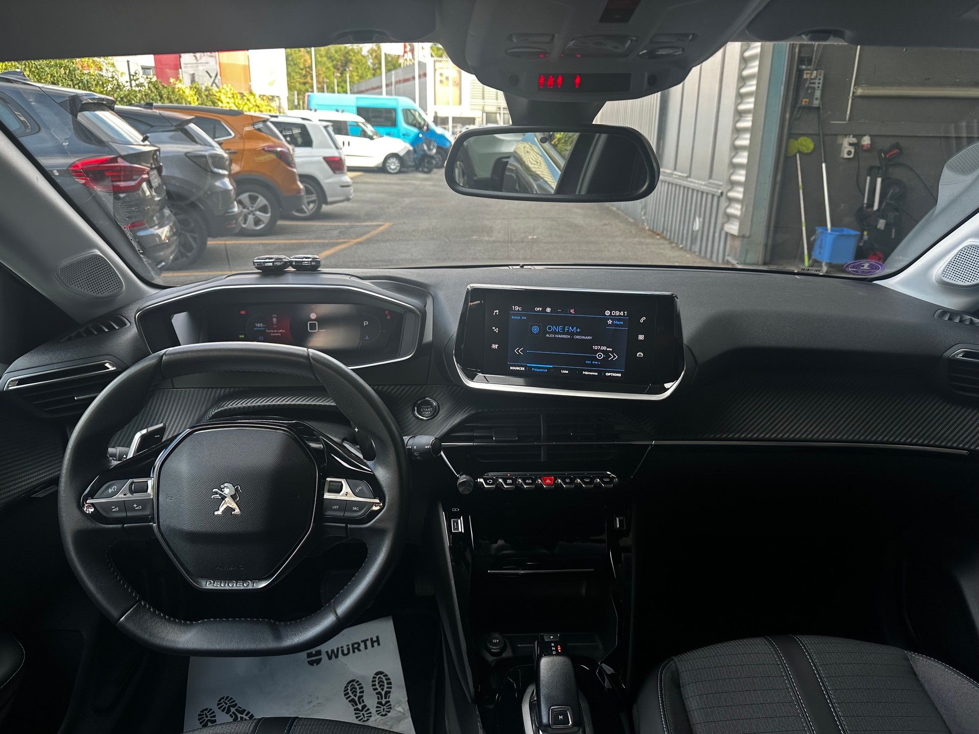 PEUGEOT 208 1.2 PureTech GT Line EAT8-image-8