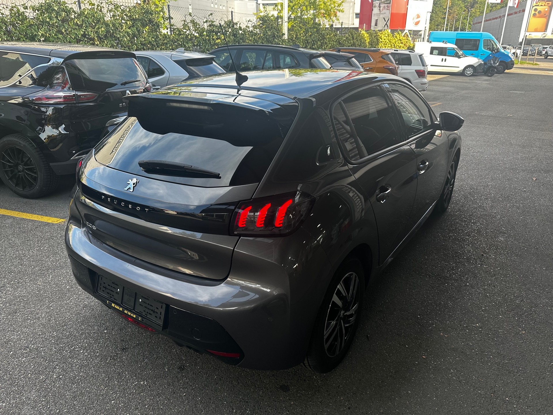 PEUGEOT 208 1.2 PureTech GT Line EAT8-image-4