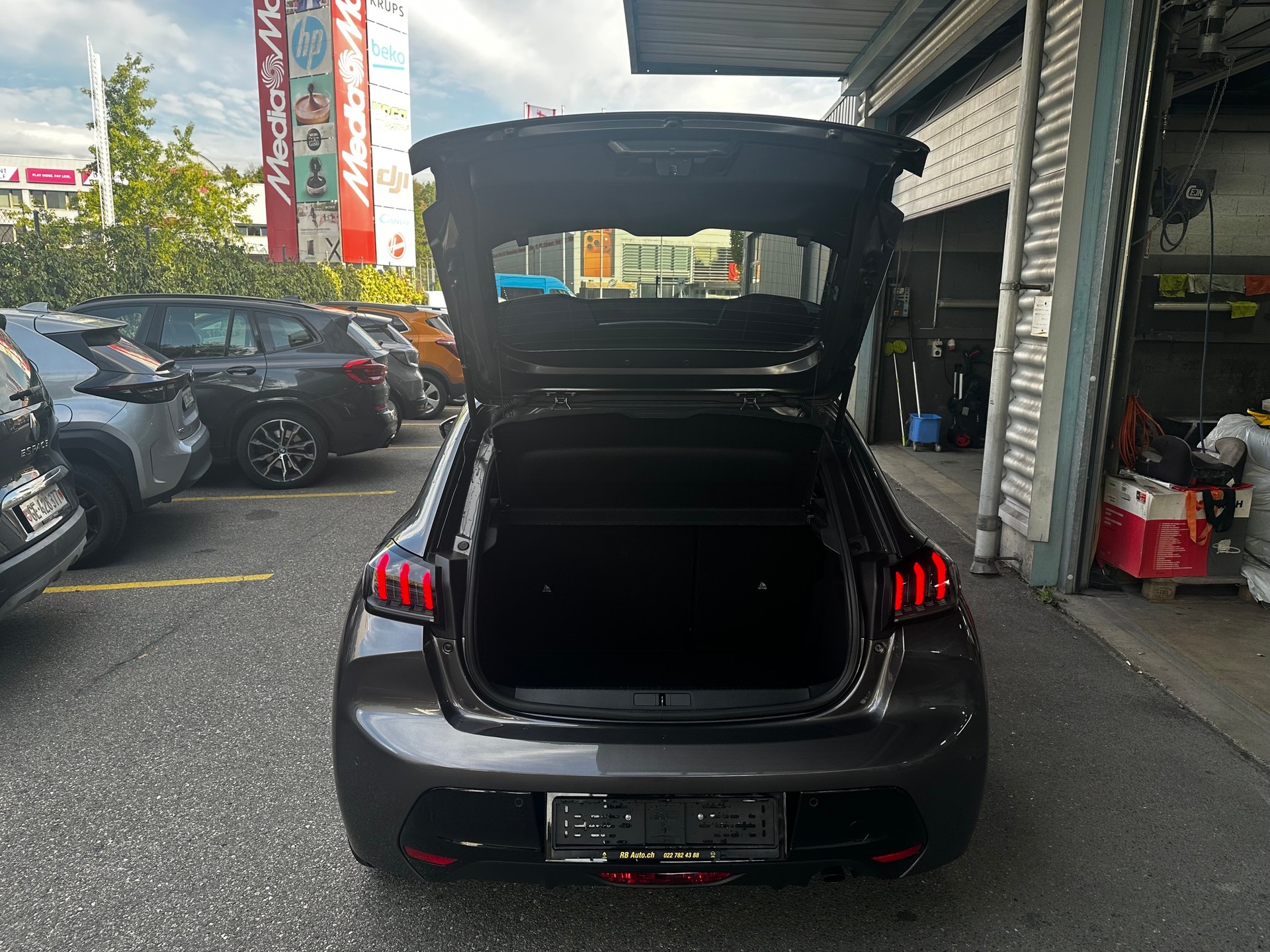PEUGEOT 208 1.2 PureTech GT Line EAT8-image-6