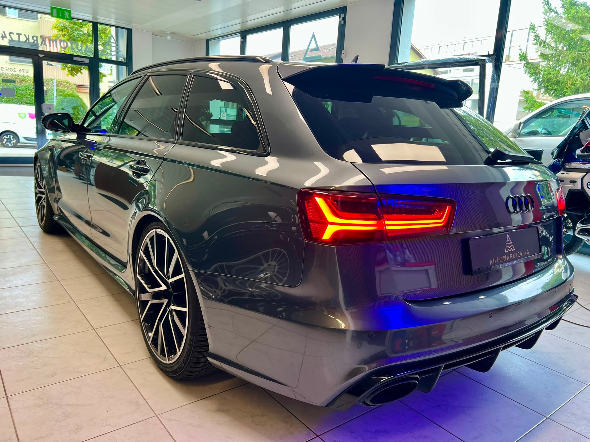 AUDI RS6 Avant 4.0 V8 TFSI perform. qu. T-Tr.-image-11
