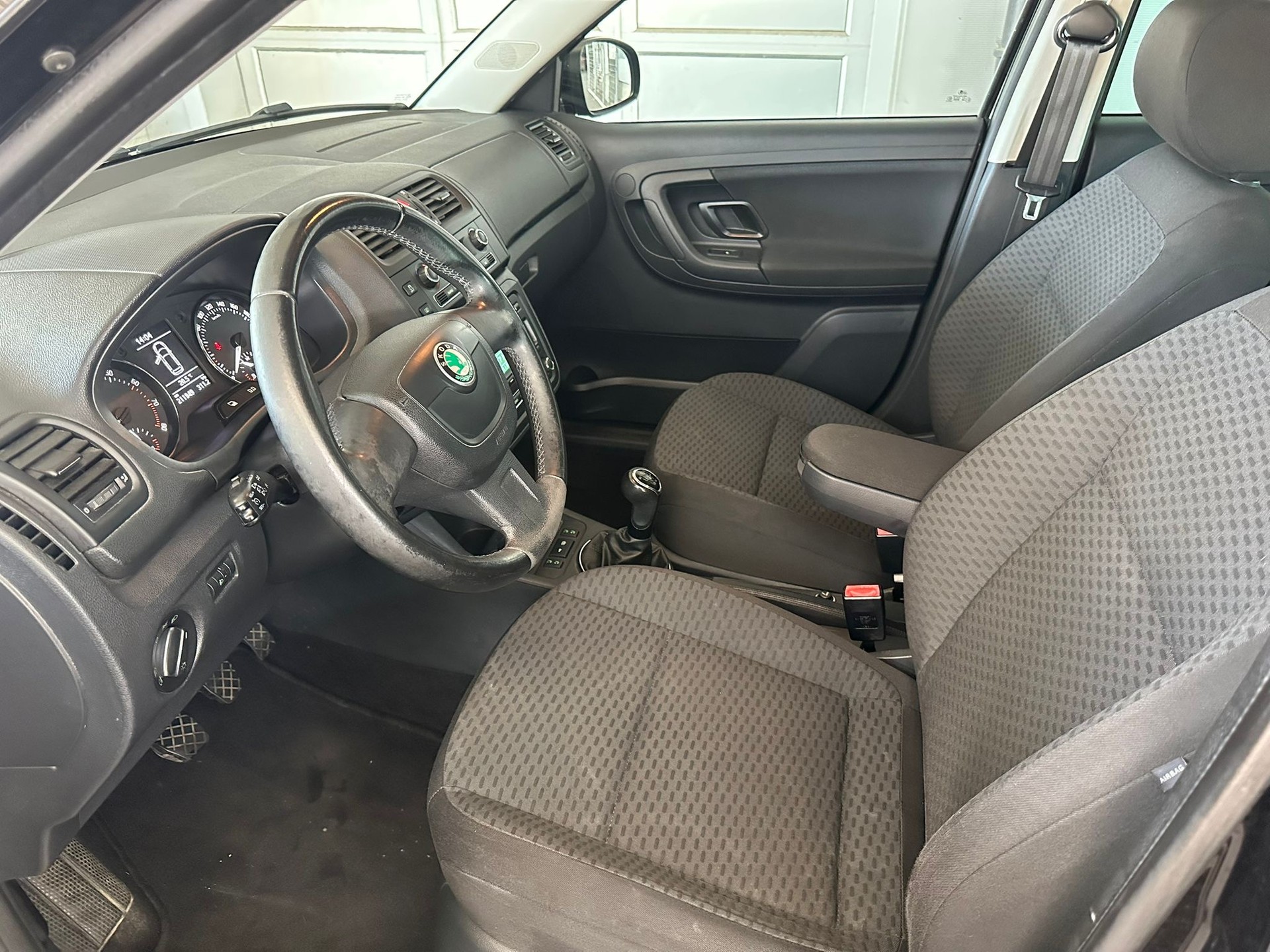 SKODA Fabia 1.2 TSI Elegance-image-8