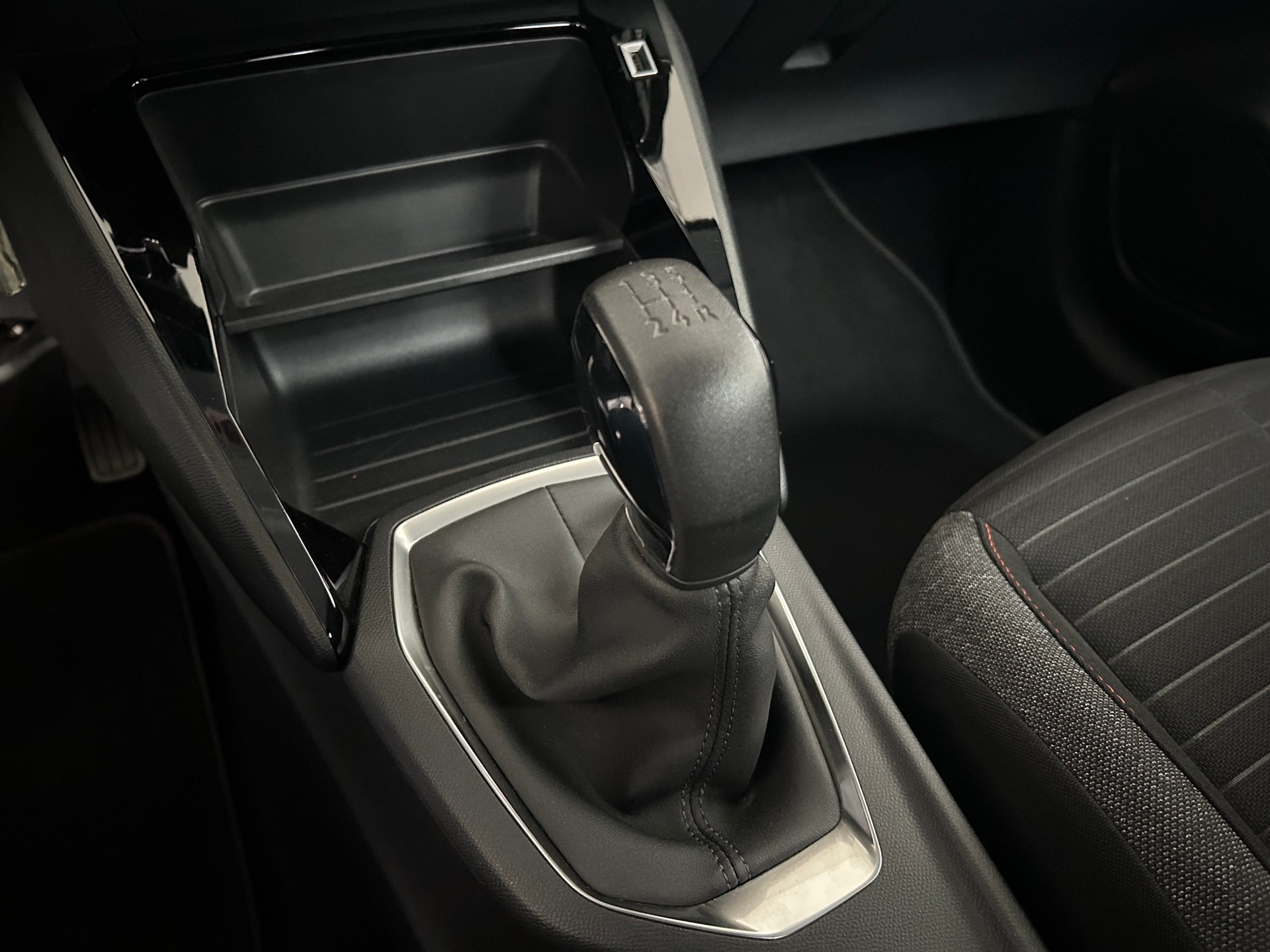 PEUGEOT 208 1.2 PureTech Active -CH Fahrzeug aus erster Hand mit seriöser Hystorie--image-12