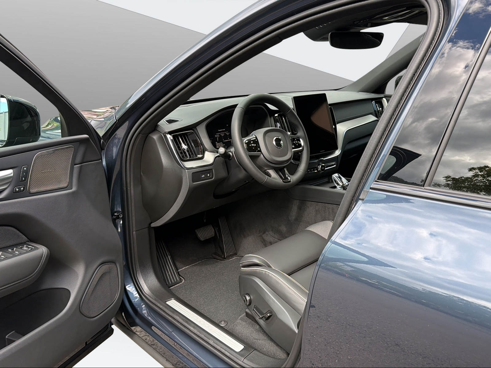 VOLVO XC60 2.0 T6 TE Black Edition eAWD-image-10