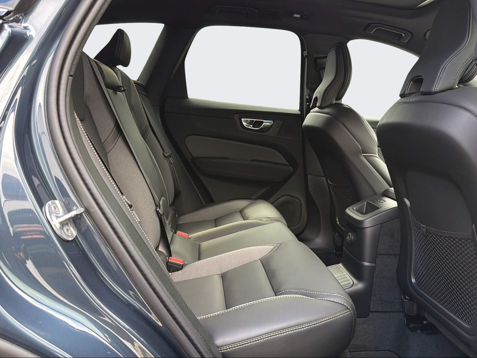 VOLVO XC60 2.0 T6 TE Black Edition eAWD-image-12