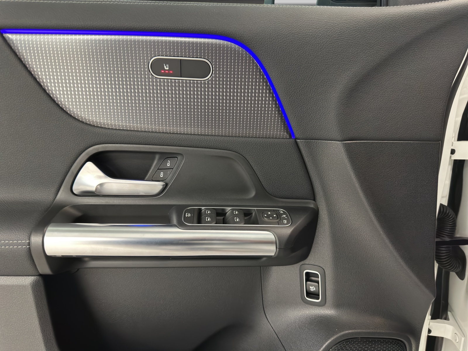 MERCEDES-BENZ GLA 200 Progressive-image-12