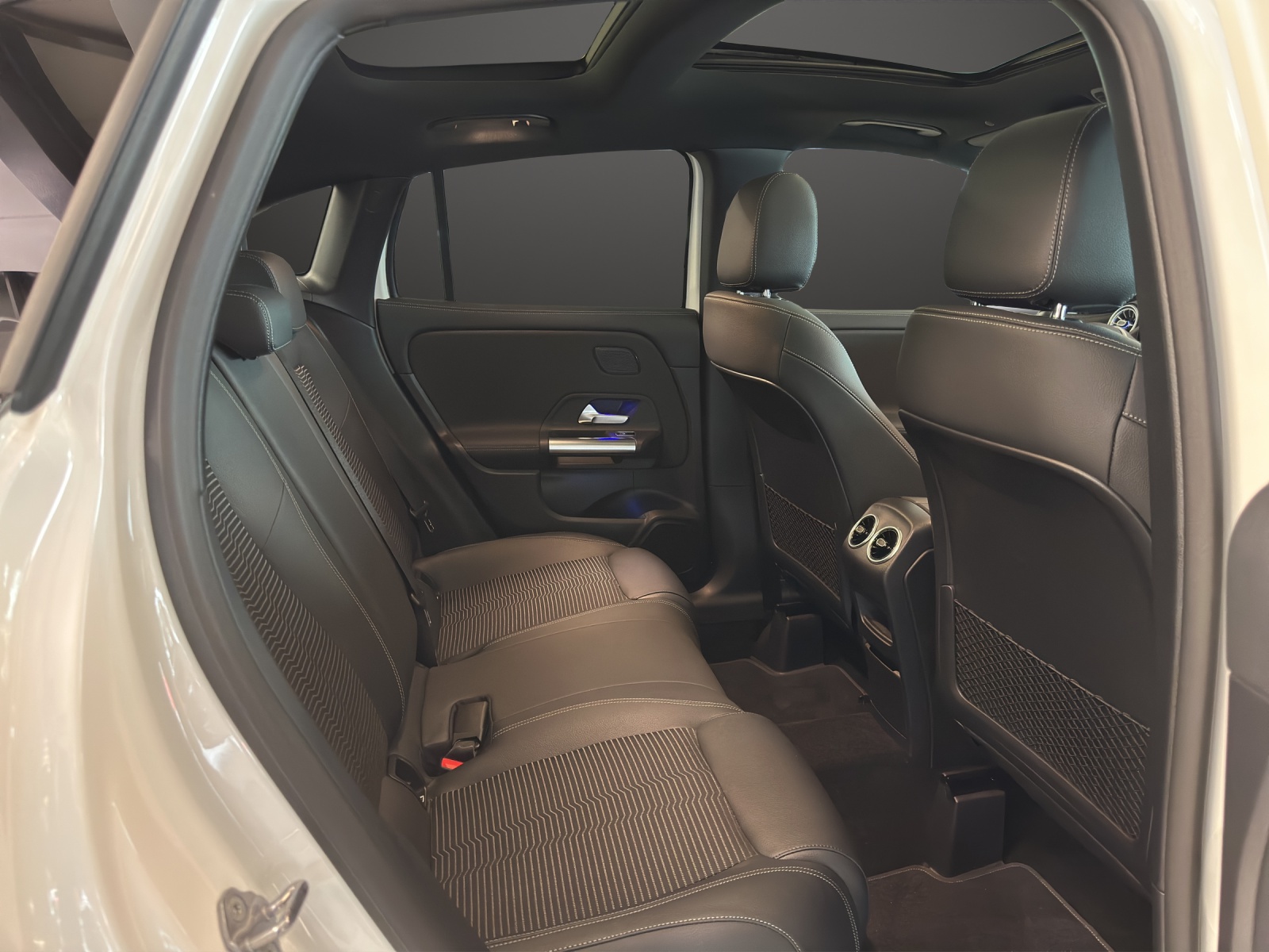 MERCEDES-BENZ GLA 200 Progressive-image-11