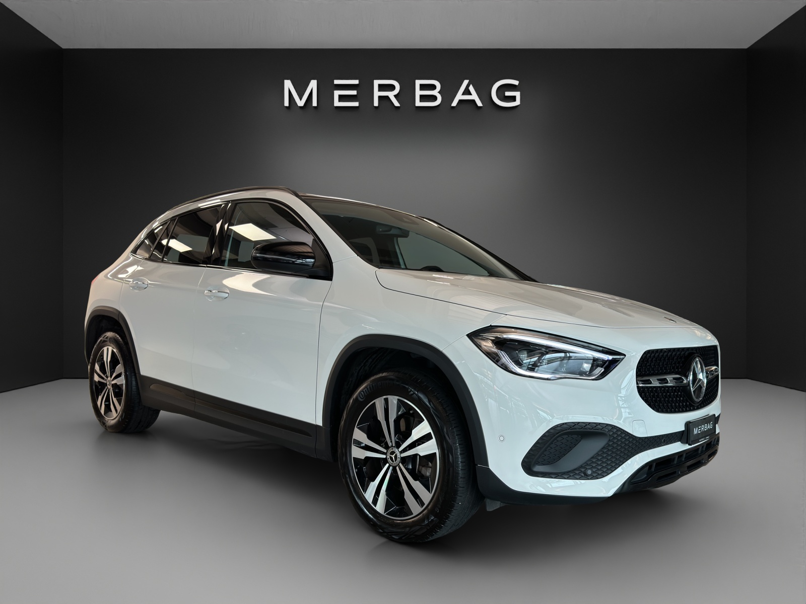 MERCEDES-BENZ GLA 200 Progressive-image-0